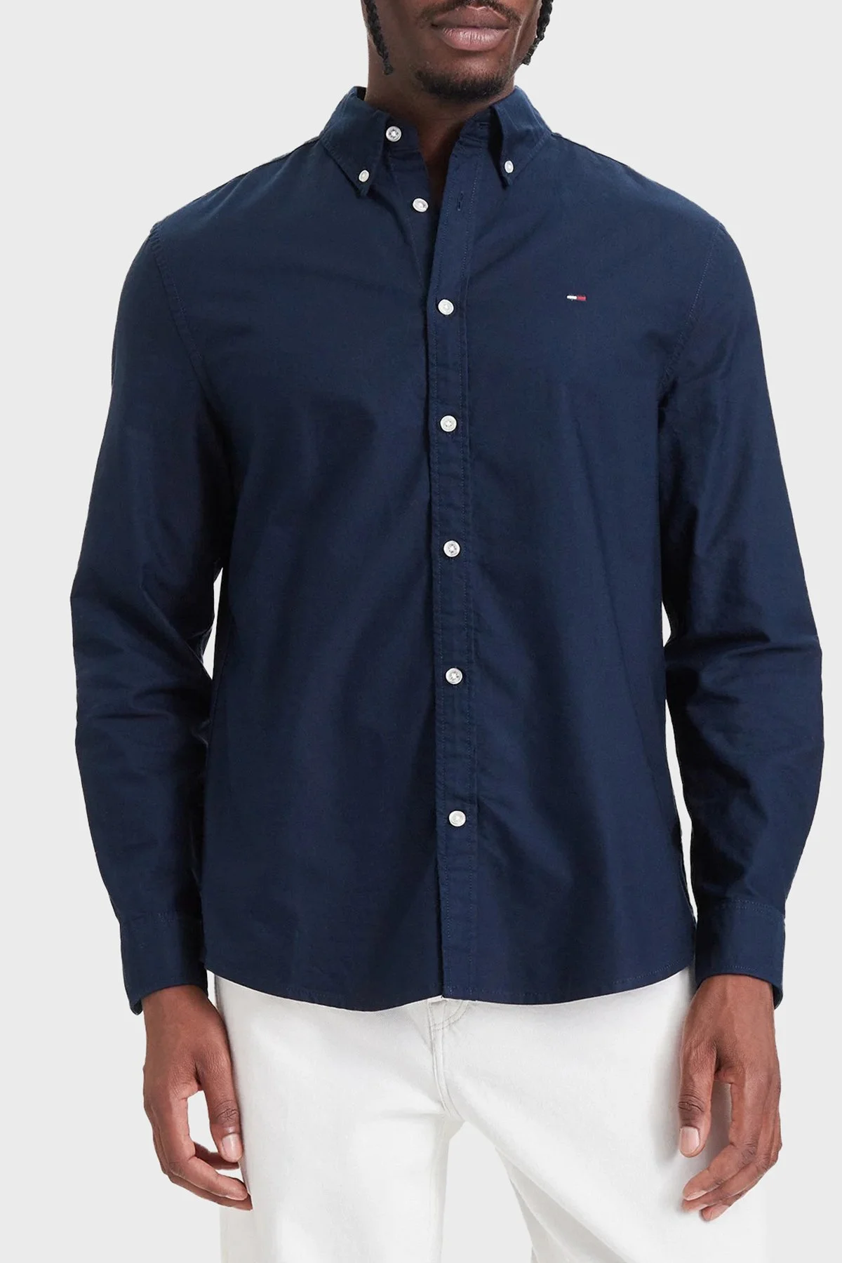 Tommy Jeans Logolu Pamuklu Regular Fit Düğmeli Yaka Erkek Gömlek DM0DM23711 C1G Lacivert - 1
