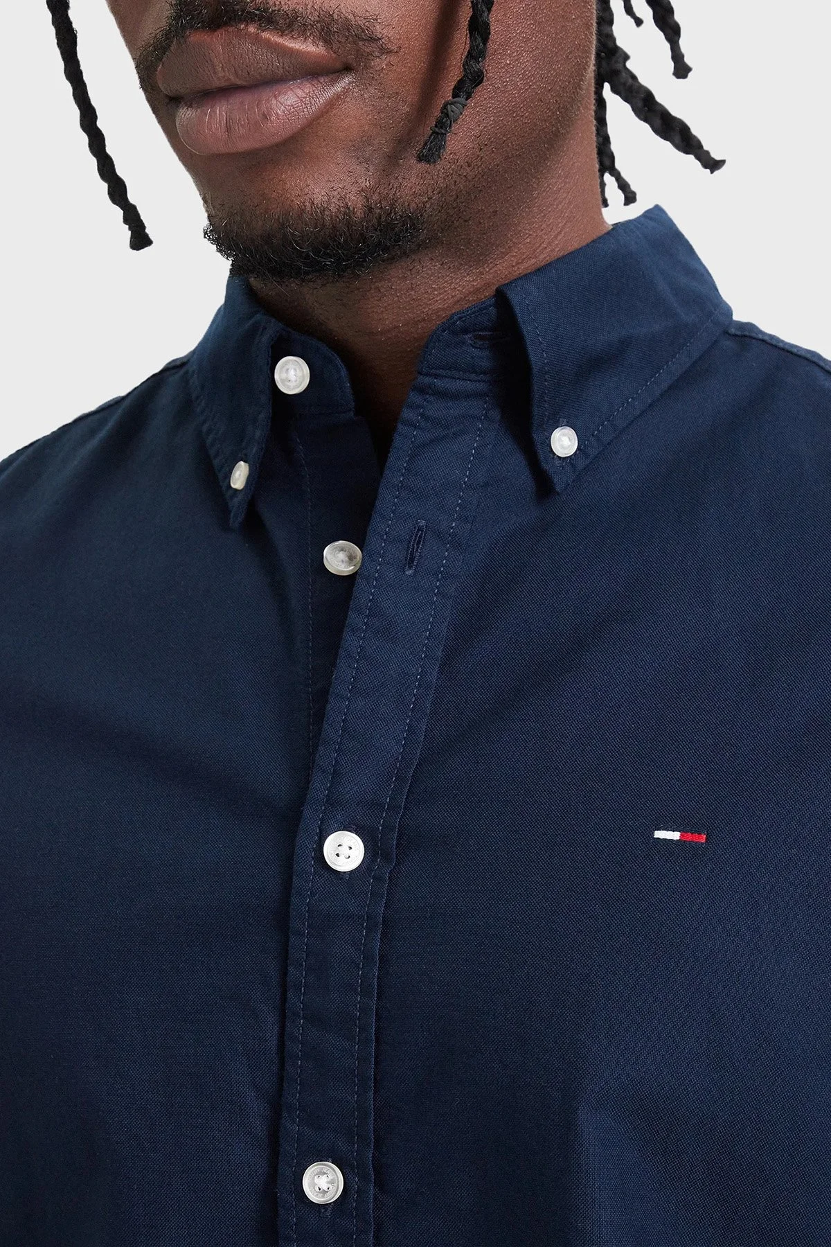 Tommy Jeans Logolu Pamuklu Regular Fit Düğmeli Yaka Erkek Gömlek DM0DM23711 C1G Lacivert - 4