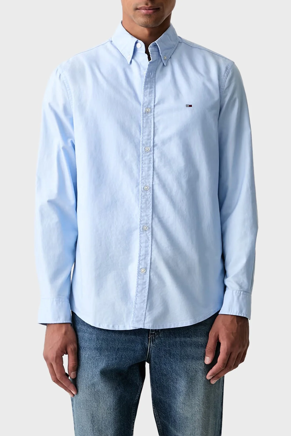 Tommy Jeans Logolu Pamuklu Regular Fit Düğmeli Yaka Erkek Gömlek DM0DM23711 C3Q Açık mavi - 1