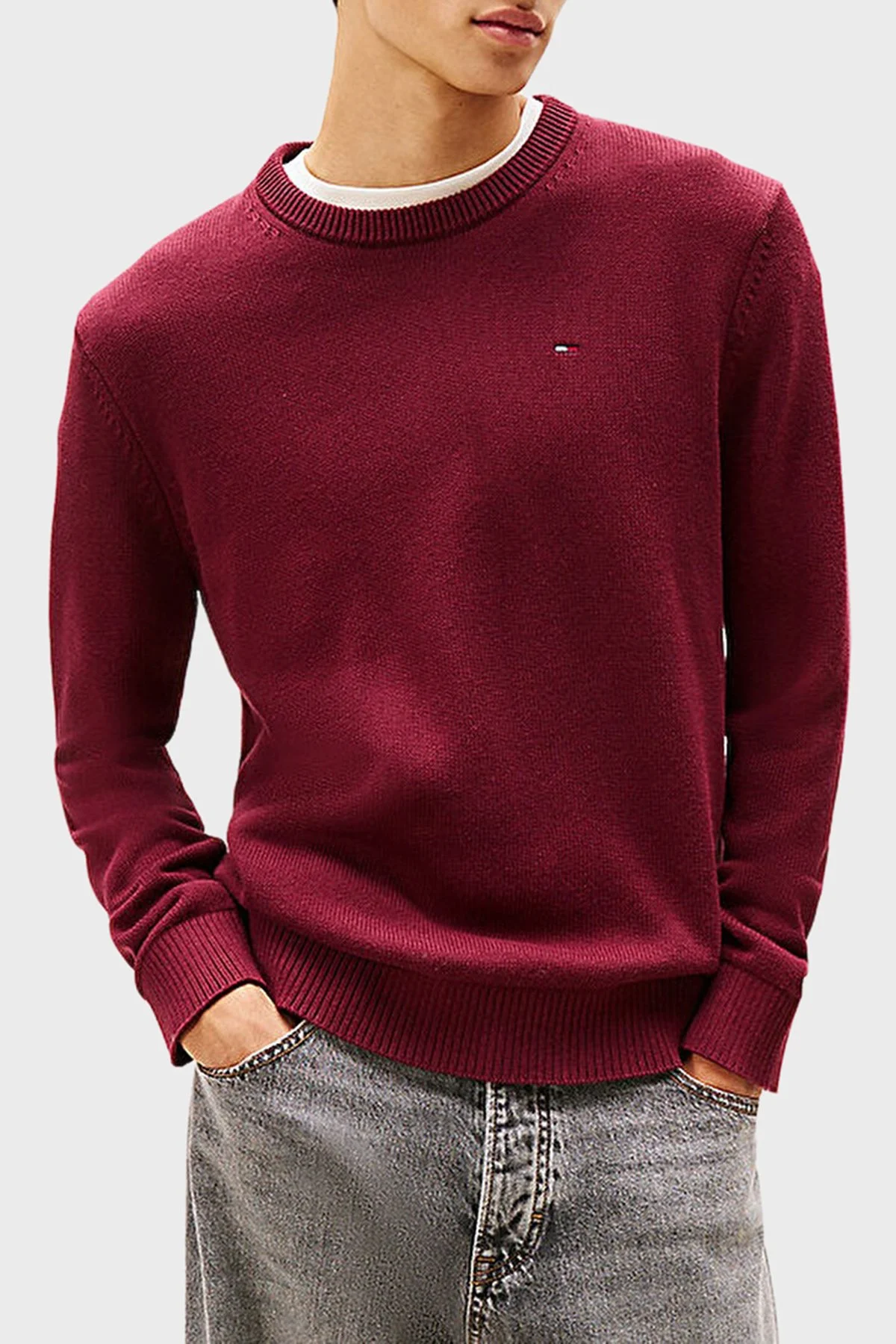 Tommy Jeans Logolu Pamuklu Slim Fit Bisiklet Yaka Örme Erkek Kazak DM0DM21787 XIU KIRMIZI - 1