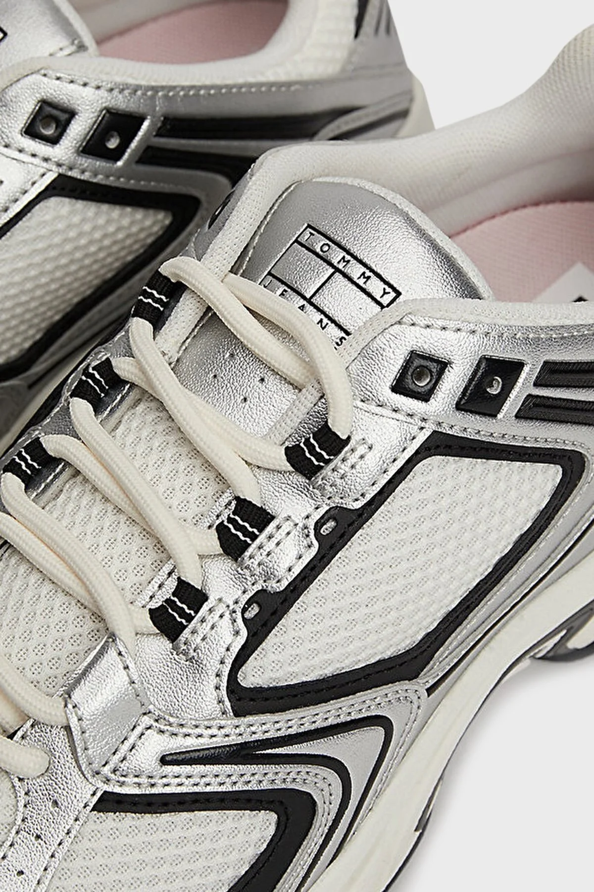 Tommy Jeans Logolu Parlak Görünümlü Sneaker Erkek Ayakkabı EM0EM01509 BDS SİYAH - 12