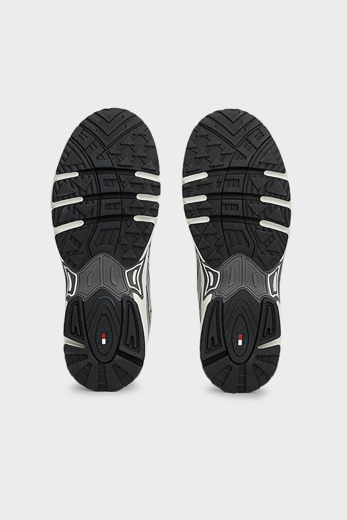 Tommy Jeans Logolu Parlak Görünümlü Sneaker Erkek Ayakkabı EM0EM01509 BDS SİYAH - 14