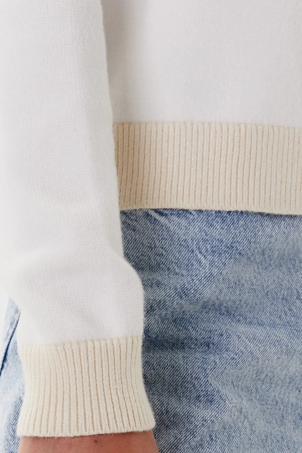 Tommy Jeans Logolu Regular Fit Bisiklet Yaka Bayan Kazak DW0DW20970 YBL BEYAZ - 5