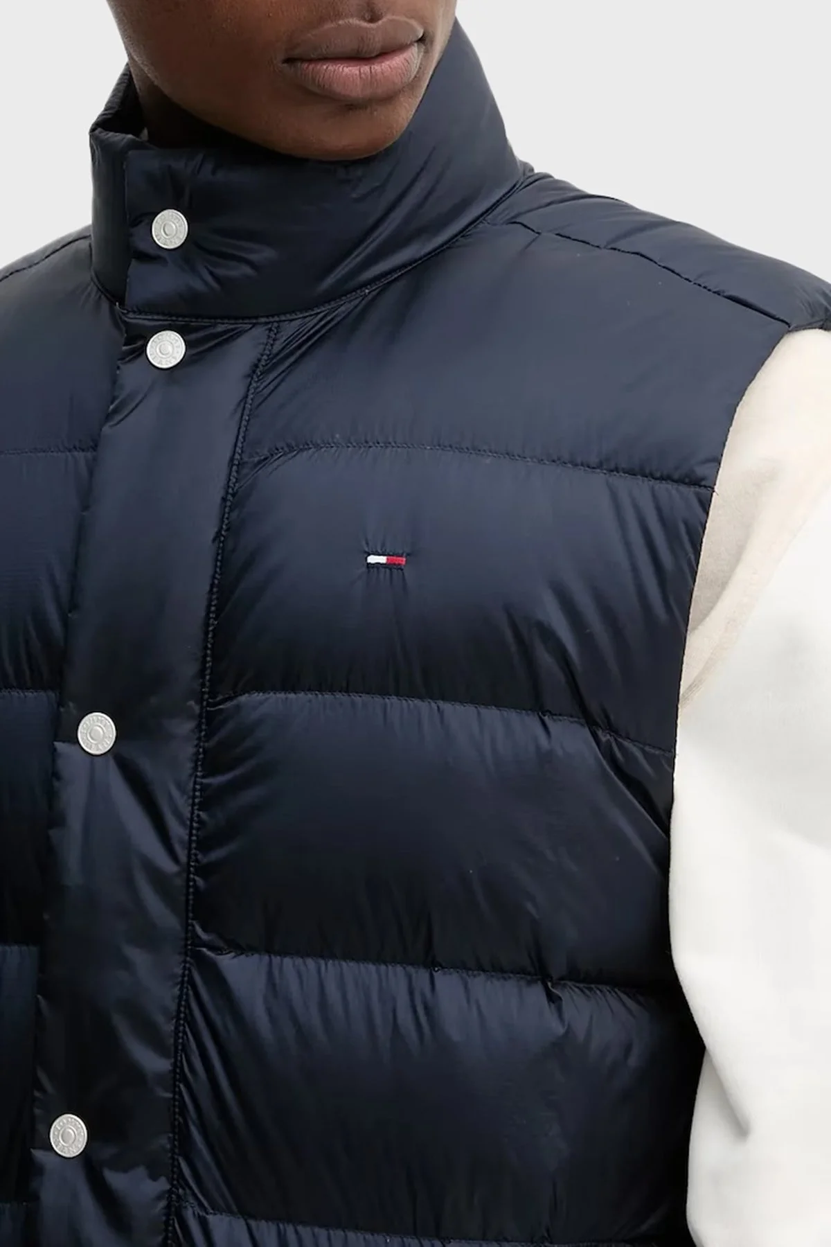 Tommy Jeans Logolu Regular Fit Dik Yaka Kapitoneli Şişme Erkek Yelek DM0DM21777 C1G LACİVERT - 5