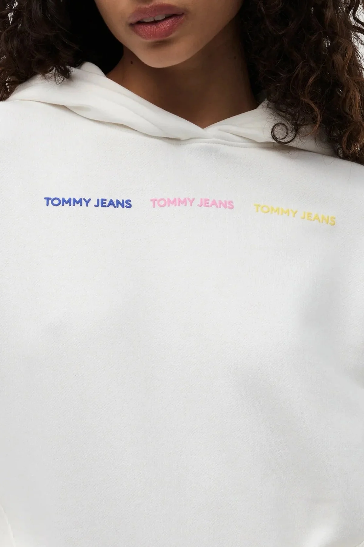 Tommy Jeans Logolu Regular Fit Kapüşonlu Kadın Sweat DW0DW22906 YBL Beyaz - 4