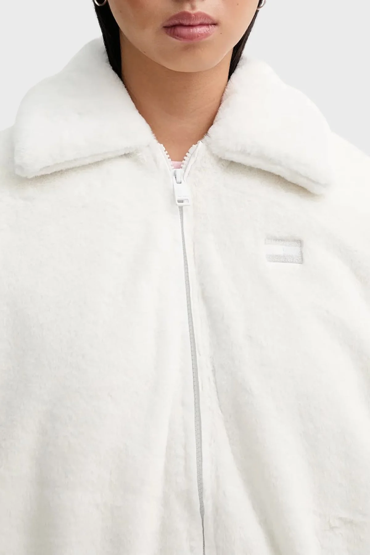 Tommy Jeans Logolu Relaxed Fit Ceket Yaka Yumuşak Dokulu Bayan Mont DW0DW21669 YBH BEYAZ - 4