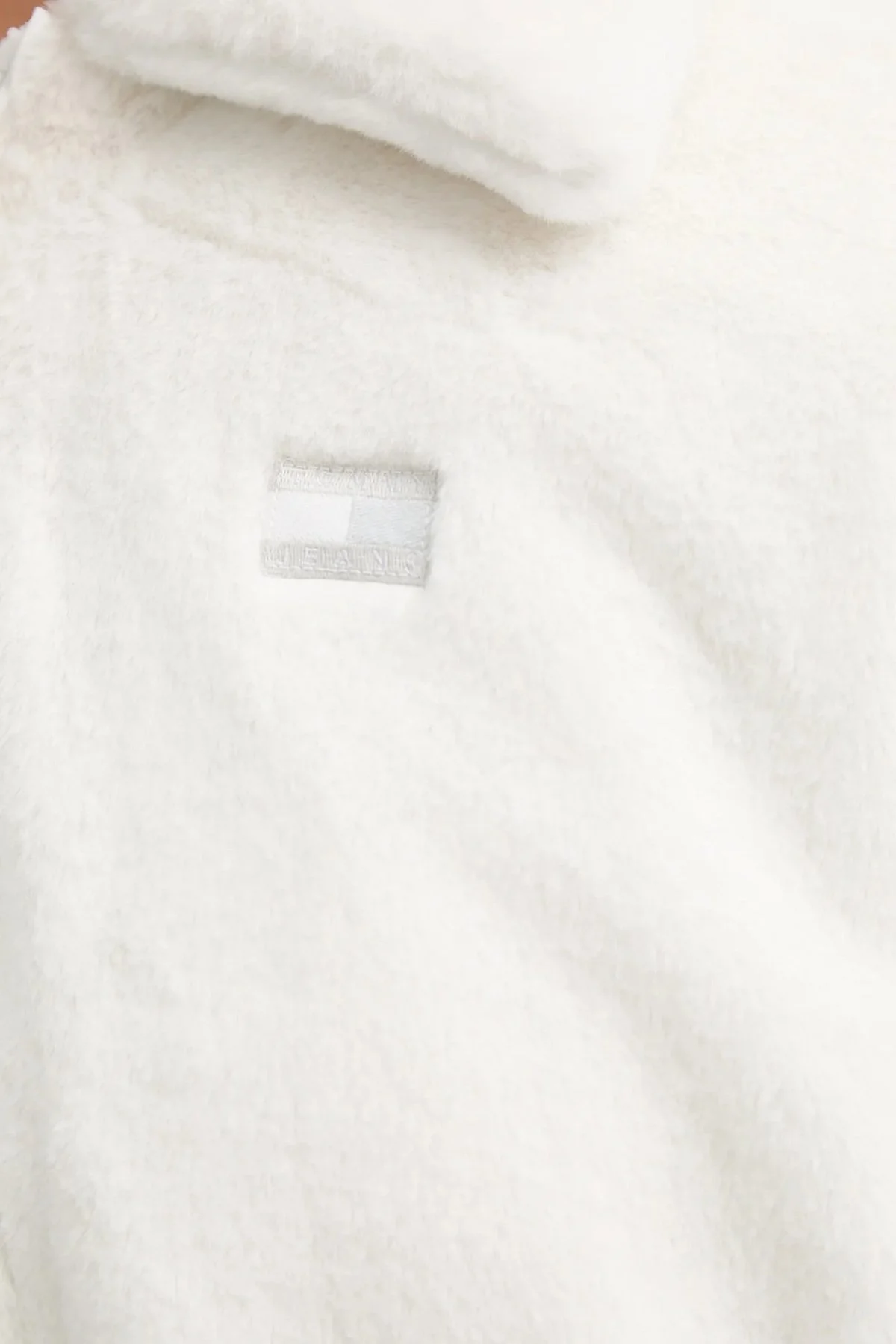 Tommy Jeans Logolu Relaxed Fit Ceket Yaka Yumuşak Dokulu Bayan Mont DW0DW21669 YBH BEYAZ - 5