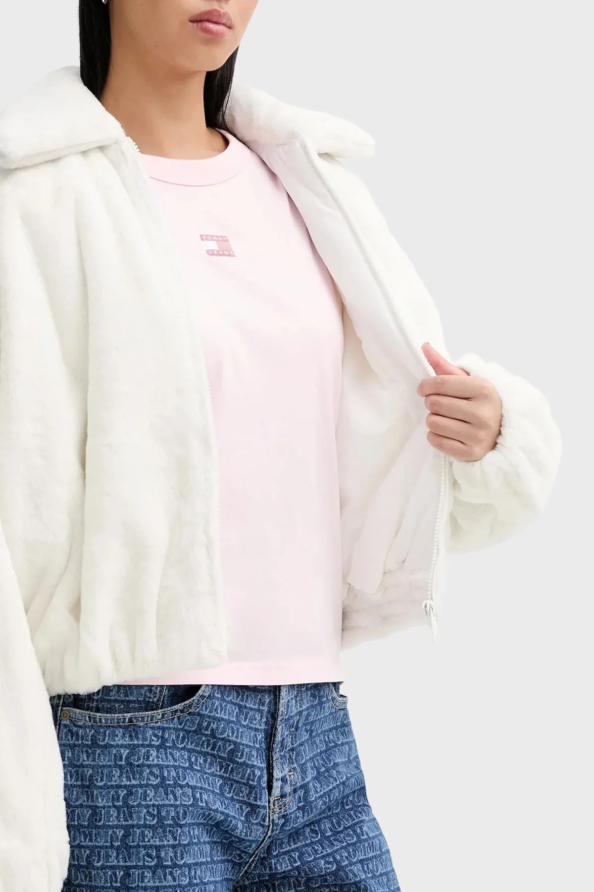 Tommy Jeans Logolu Relaxed Fit Ceket Yaka Yumuşak Dokulu Bayan Mont DW0DW21669 YBH BEYAZ - 6