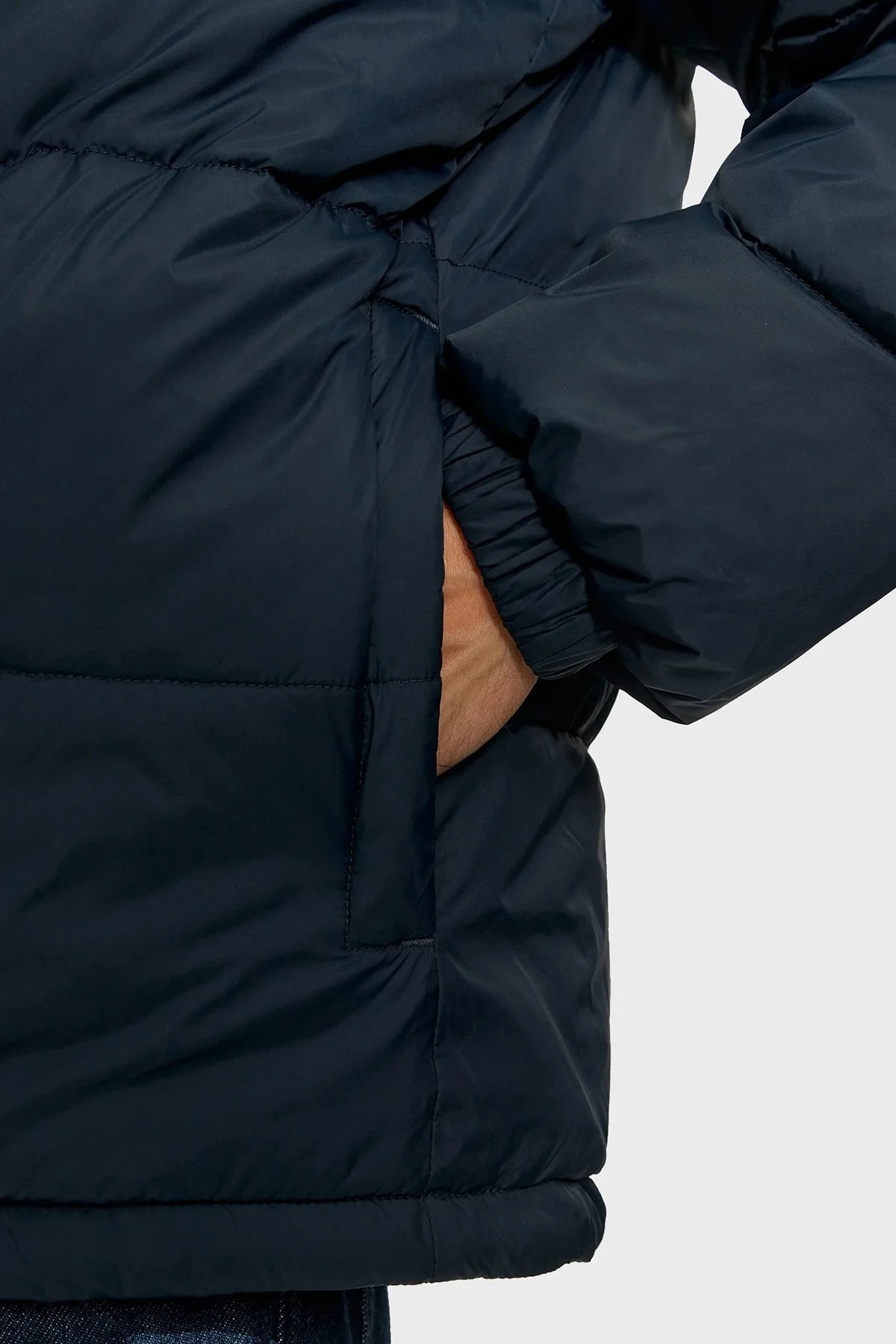 Tommy Jeans Logolu Relaxed Fit Kapüşonlu Şişme Erkek Mont DM0DM20003 C1G LACİVERT - 6