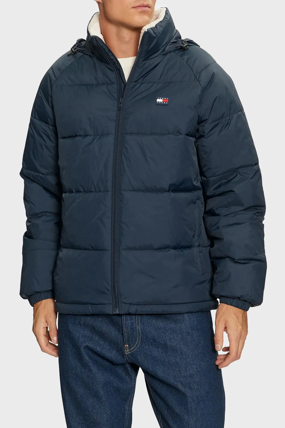 Tommy Jeans Logolu Relaxed Fit Kapüşonlu Şişme Erkek Mont DM0DM20003 C1G LACİVERT - 1