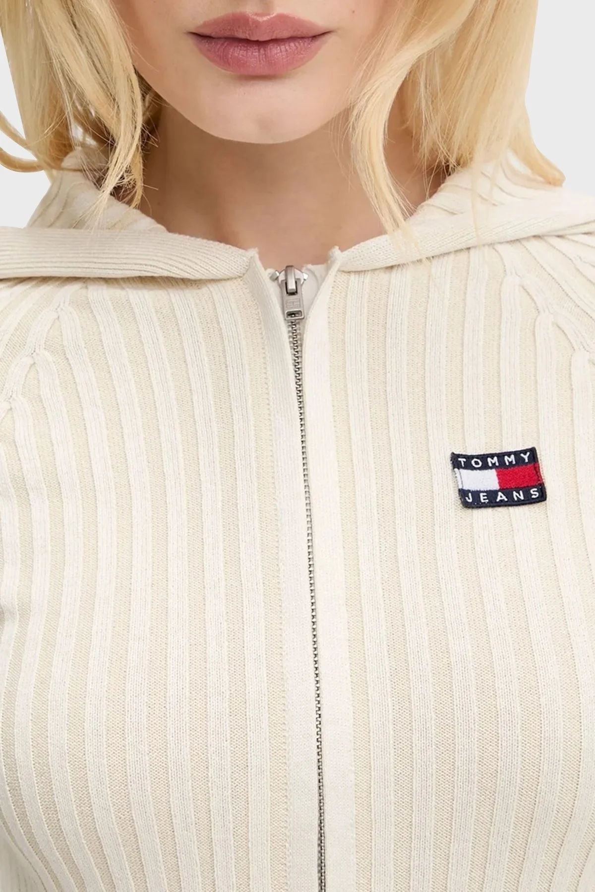 Tommy Jeans Logolu Slim Fit Kapüşonlu Ribana Örgülü Crop Bayan Sweat DW0DW20974 YBL BEYAZ - 4