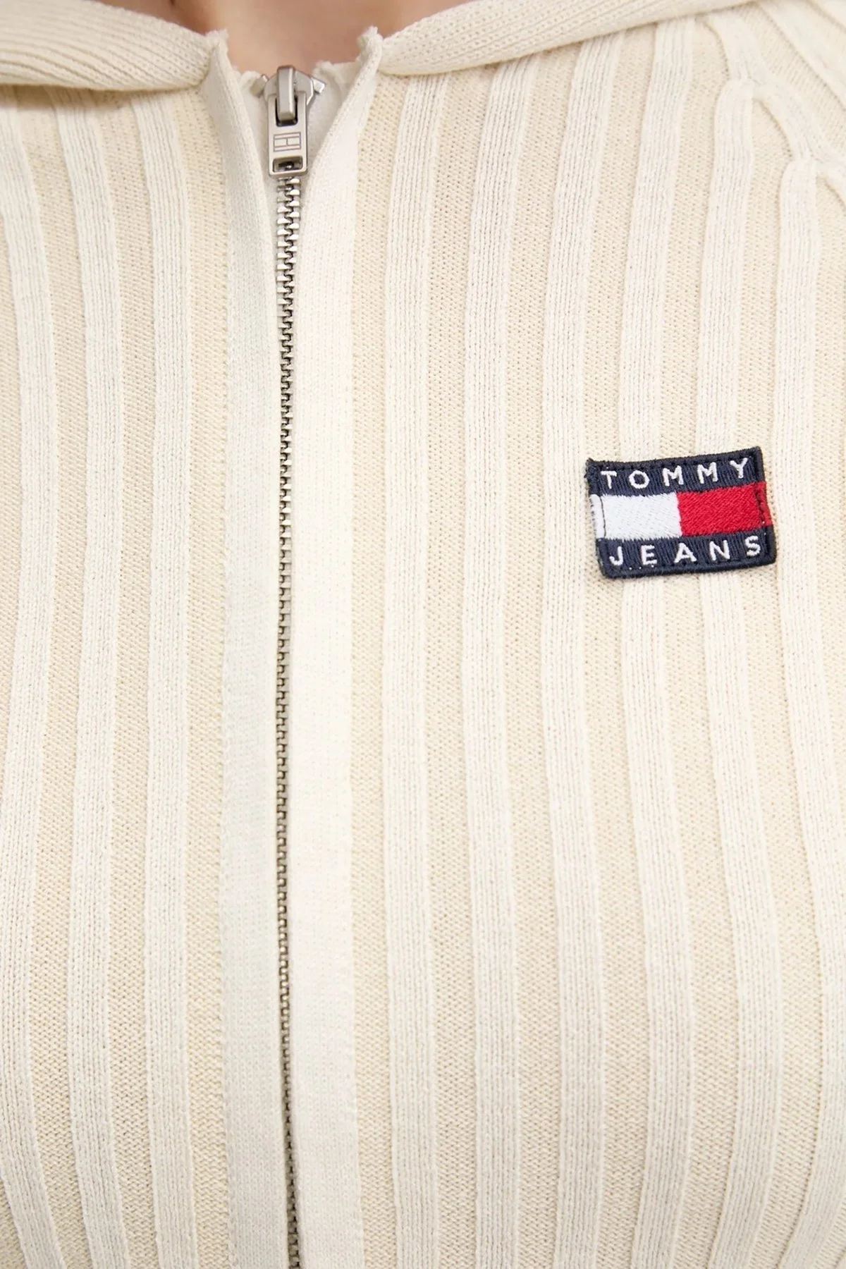 Tommy Jeans Logolu Slim Fit Kapüşonlu Ribana Örgülü Crop Bayan Sweat DW0DW20974 YBL BEYAZ - 5