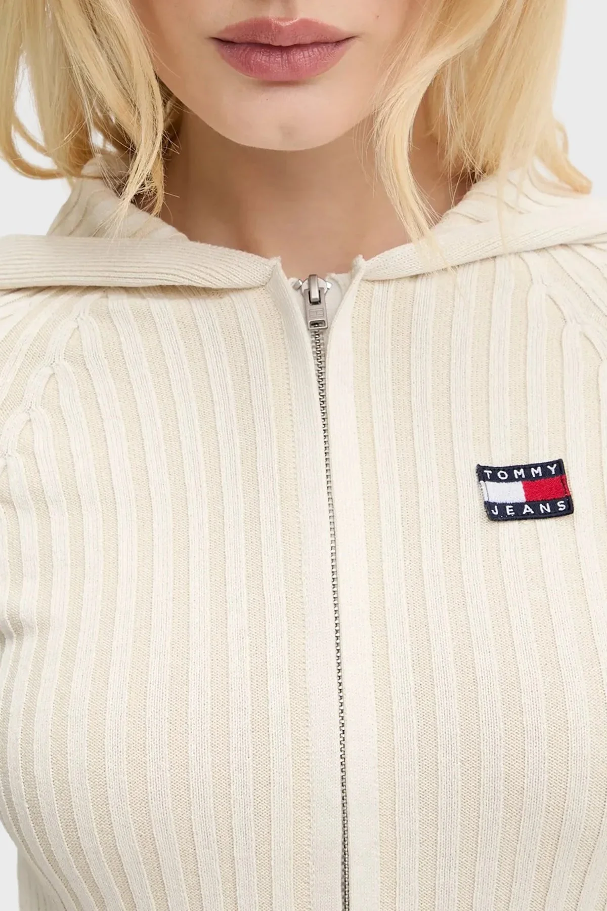 Tommy Jeans Logolu Slim Fit Kapüşonlu Ribana Örgülü Crop Sweat Kadın Kazak DW0DW20974 YBH Beyaz - 4