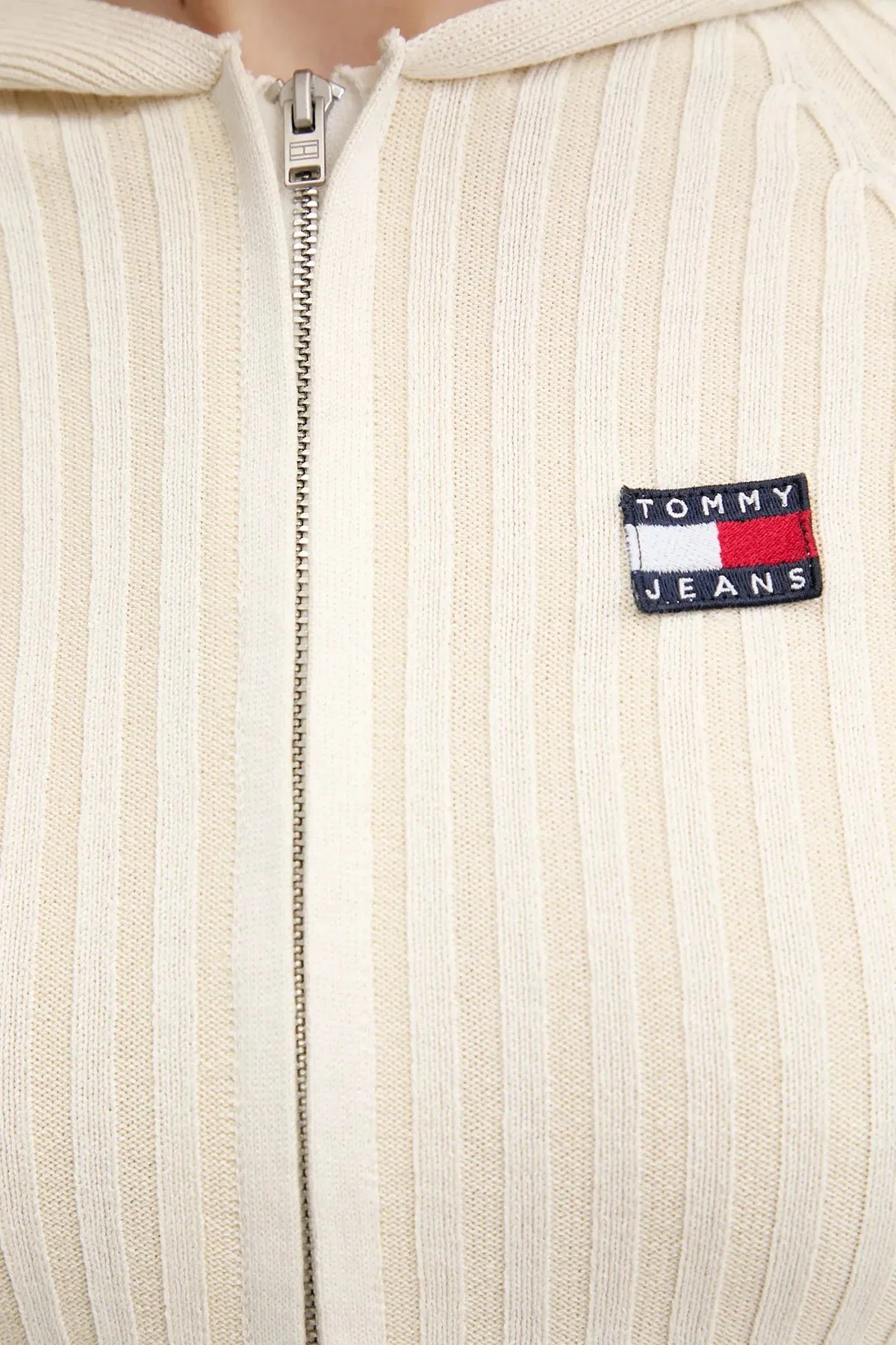 Tommy Jeans Logolu Slim Fit Kapüşonlu Ribana Örgülü Crop Sweat Kadın Kazak DW0DW20974 YBH Beyaz - 5