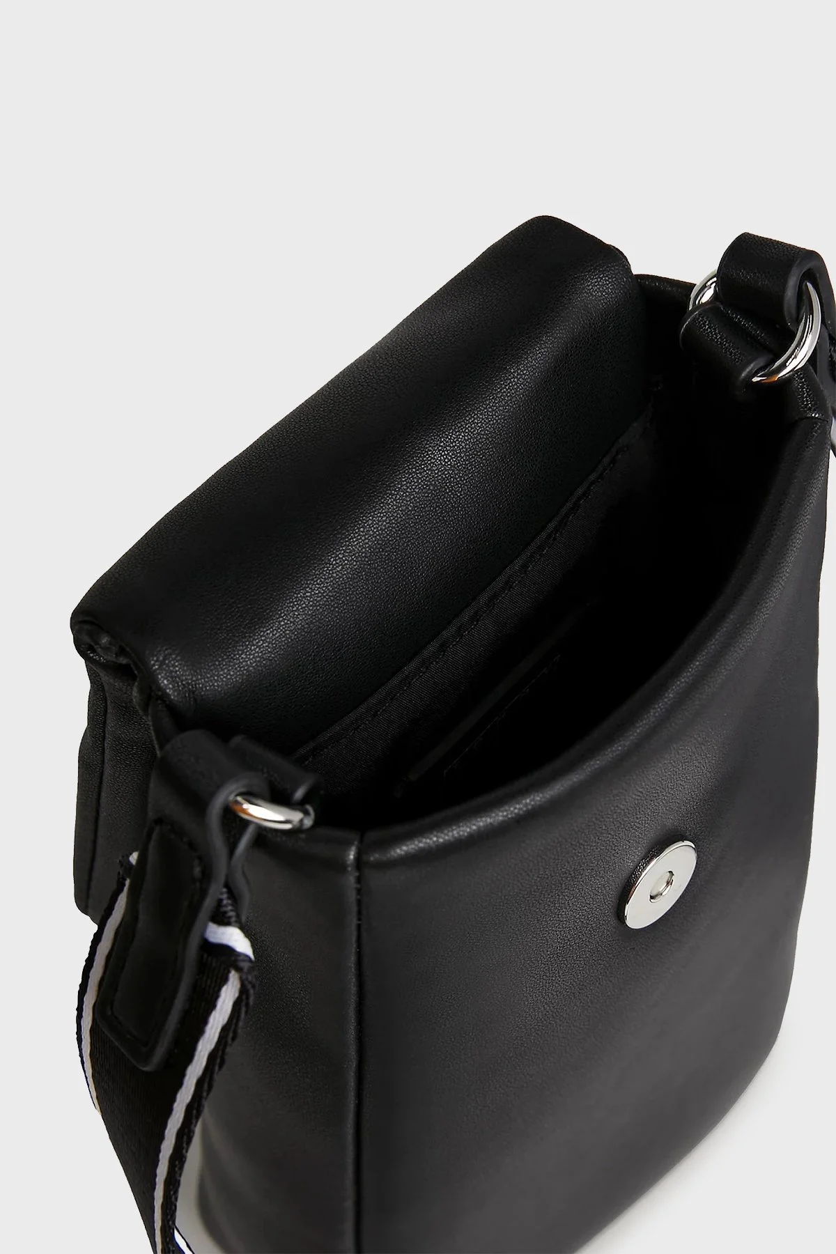 Tommy Jeans Logolu Telefon Bölmeli Unisex Cüzdan AW0AW15834 BDS SİYAH - 8