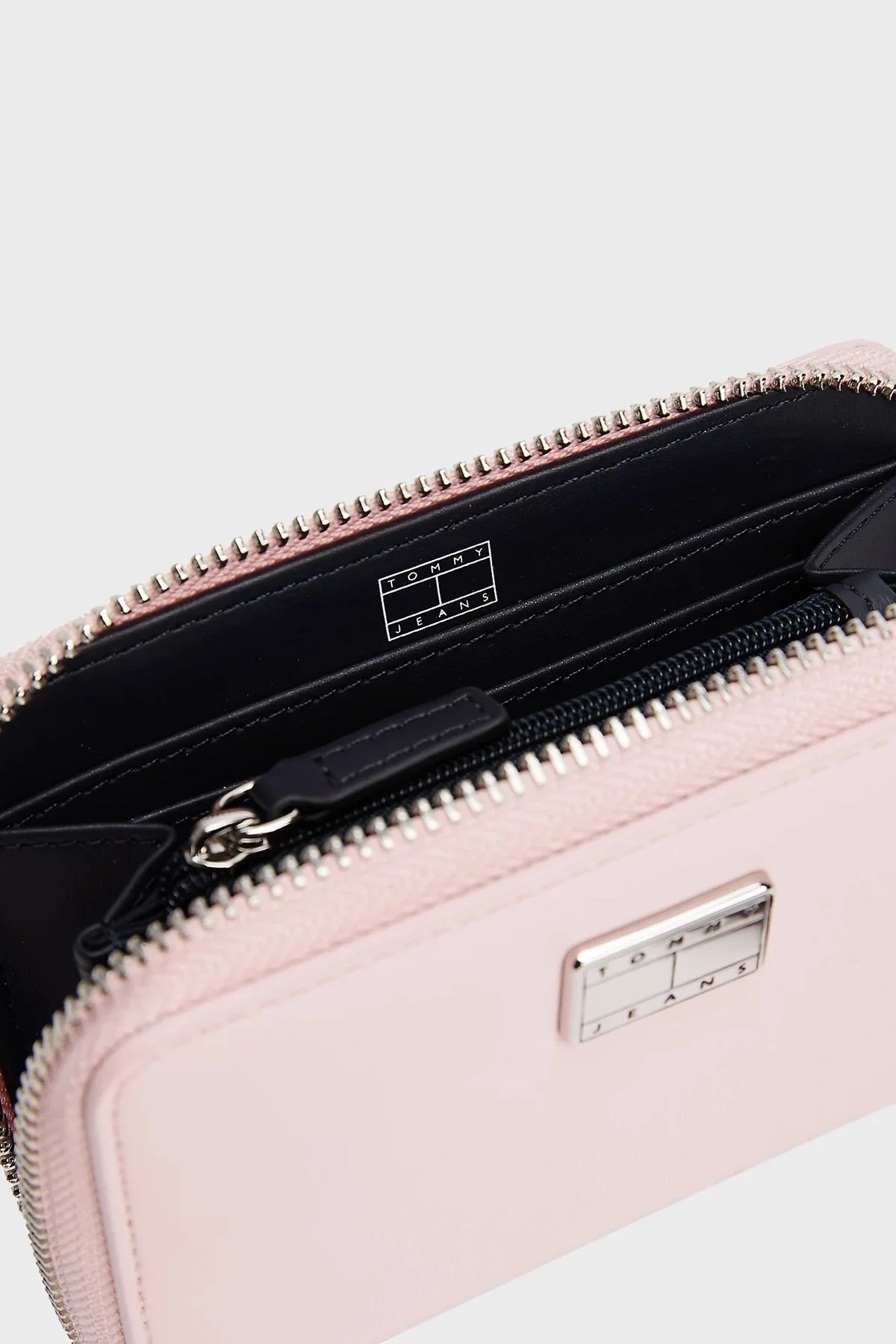 Tommy Jeans Metalik Logolu Fermuarlı Bayan Cüzdan AW0AW17298 TIO PEMBE - 7