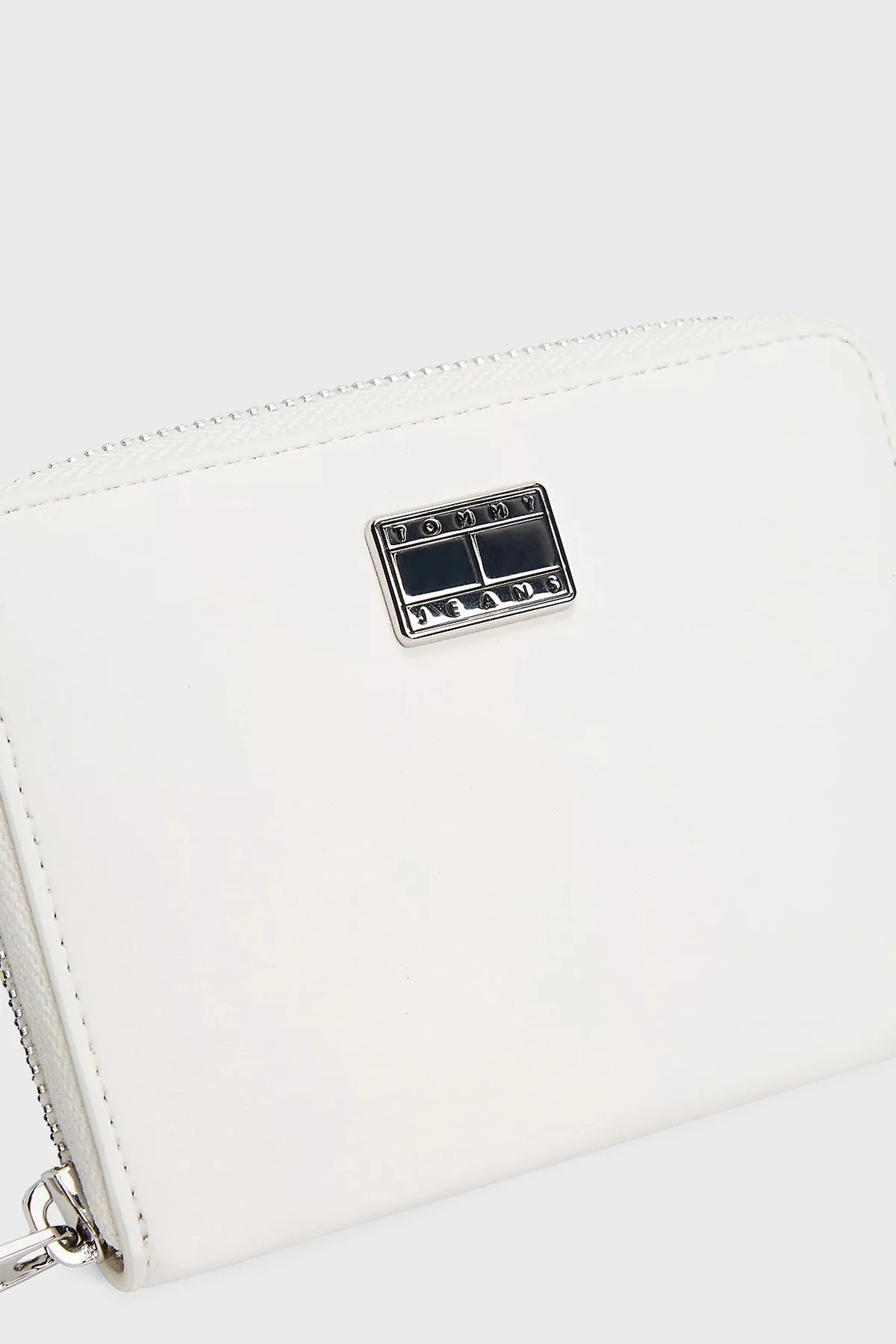 Tommy Jeans Metalik Logolu Fermuarlı Bayan Cüzdan AW0AW17298 YBH BEYAZ - 4