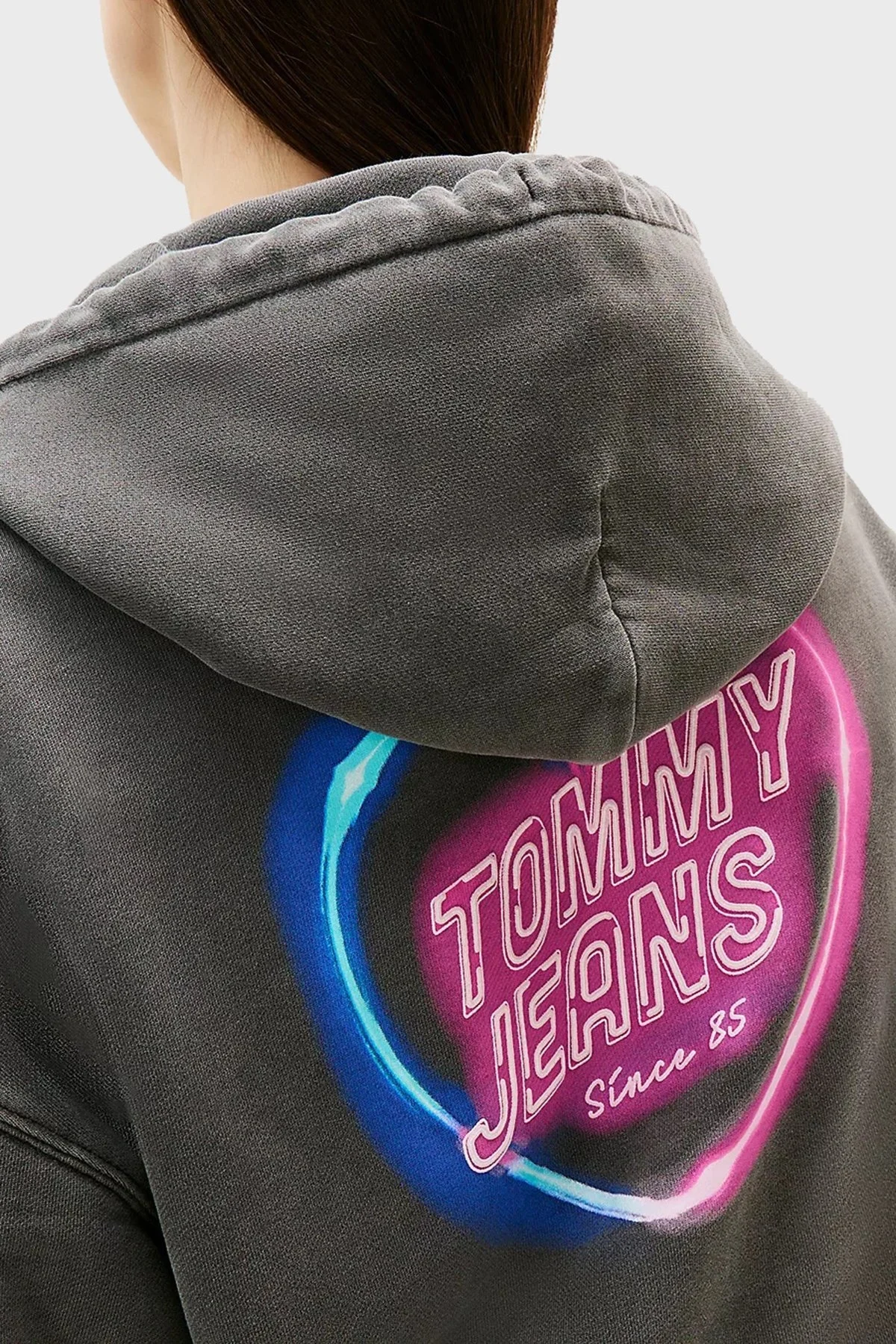 Tommy Jeans Neon Logo Baskılı Pamuklu Boxy Fit Kapüşonlu Bayan Sweat DW0DW20945 BDS SİYAH - 4