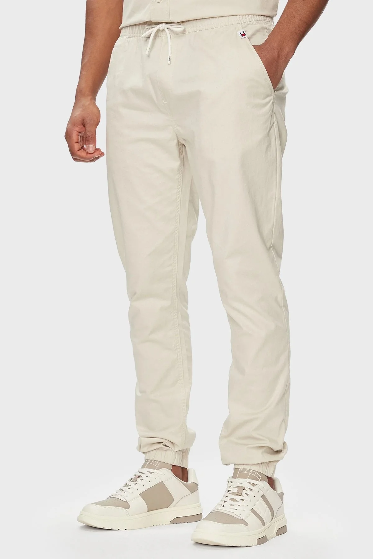 Tommy Jeans Organik Pamuklu Belden Bağlamalı Regular Fit Cepli Erkek Pantolon DM0DM19457 ACG BEJ - 1