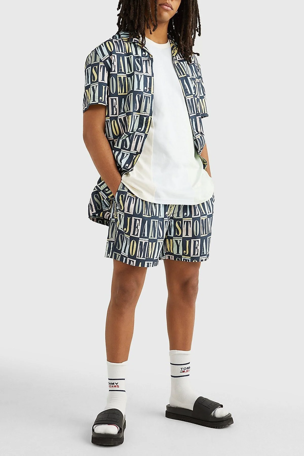 Tommy Jeans Organik Pamuklu Regular Fit Cepli Erkek Mayo Short DM0DM15971 DX2 LACİVERT - 1