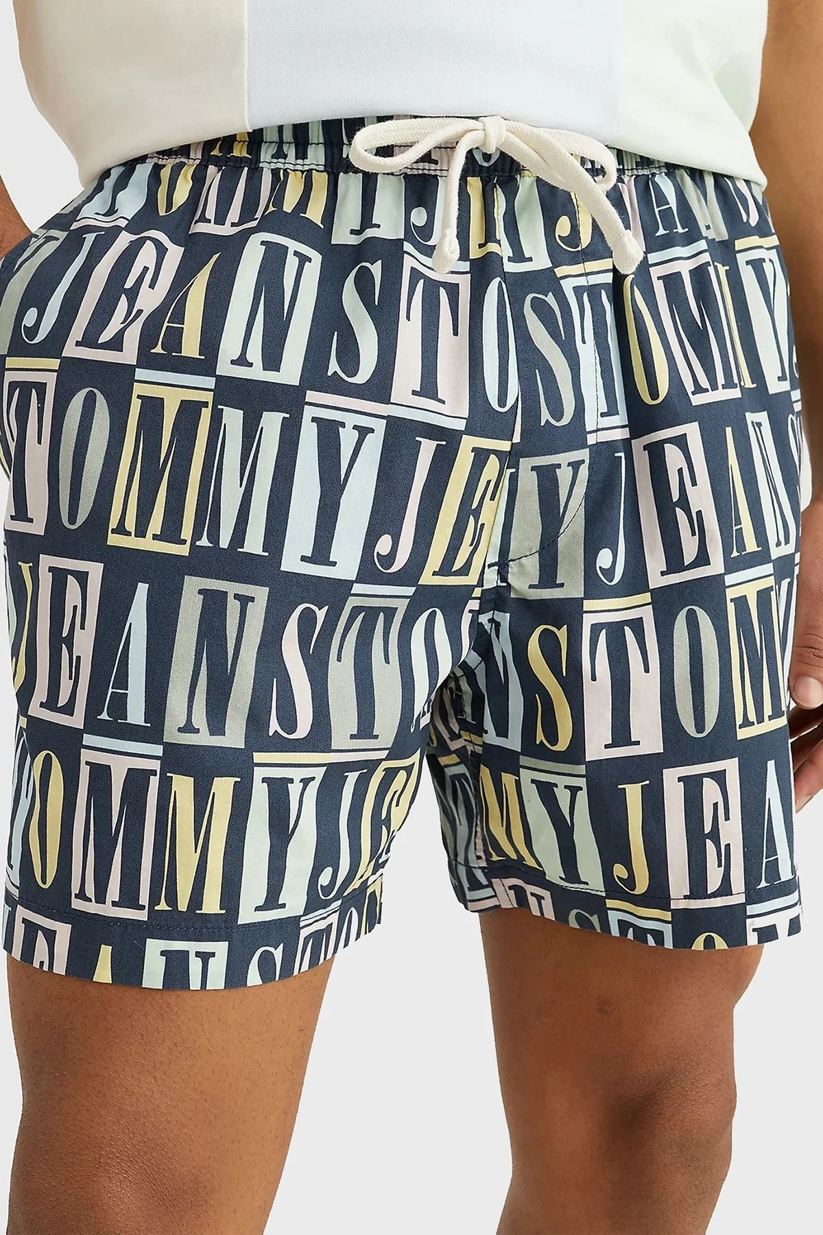 Tommy Jeans Organik Pamuklu Regular Fit Cepli Erkek Mayo Short DM0DM15971 DX2 LACİVERT - 2