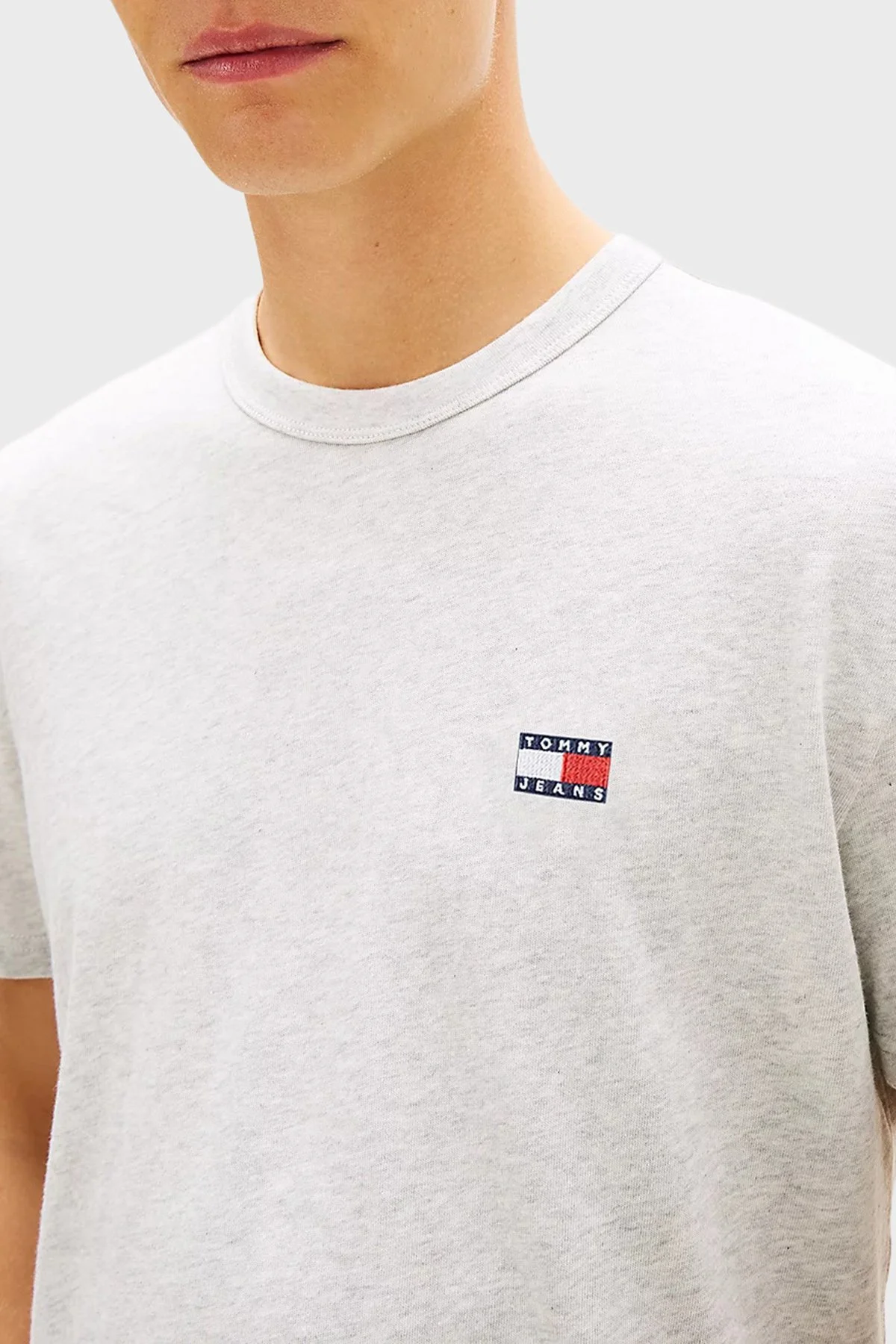 Tommy Jeans Pamuk Karışımlı Logolu Normal Kalıp Erkek T Shirt DM0DM22667 P08 GRİ - 4