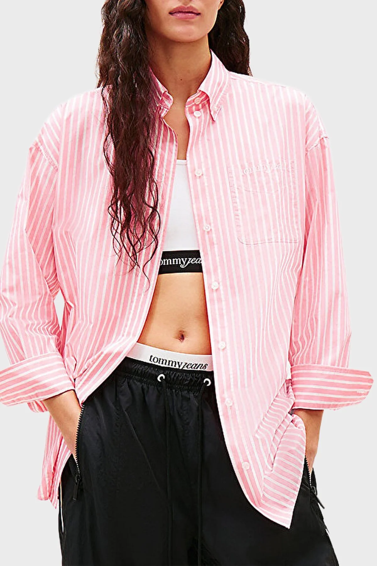Tommy Jeans Pamuk Karışımlı Oversize Çizgili Poplin Kadın Gömlek DW0DW22218 0D2 PEMBE - 1
