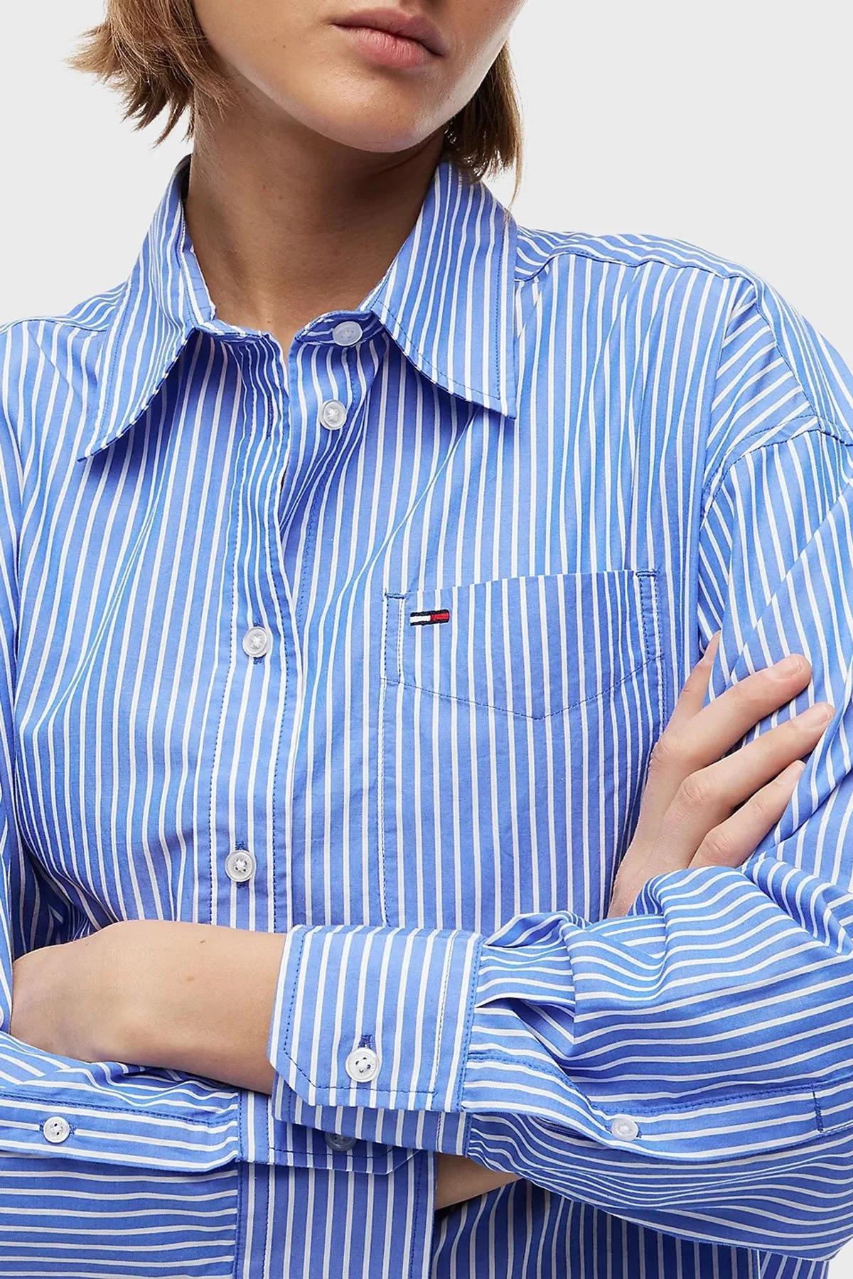 Tommy Jeans Pamuk Karışımlı Oversize Çizgili Poplin Kadın Gömlek DW0DW22936 C8P Mavi-beyaz - 3