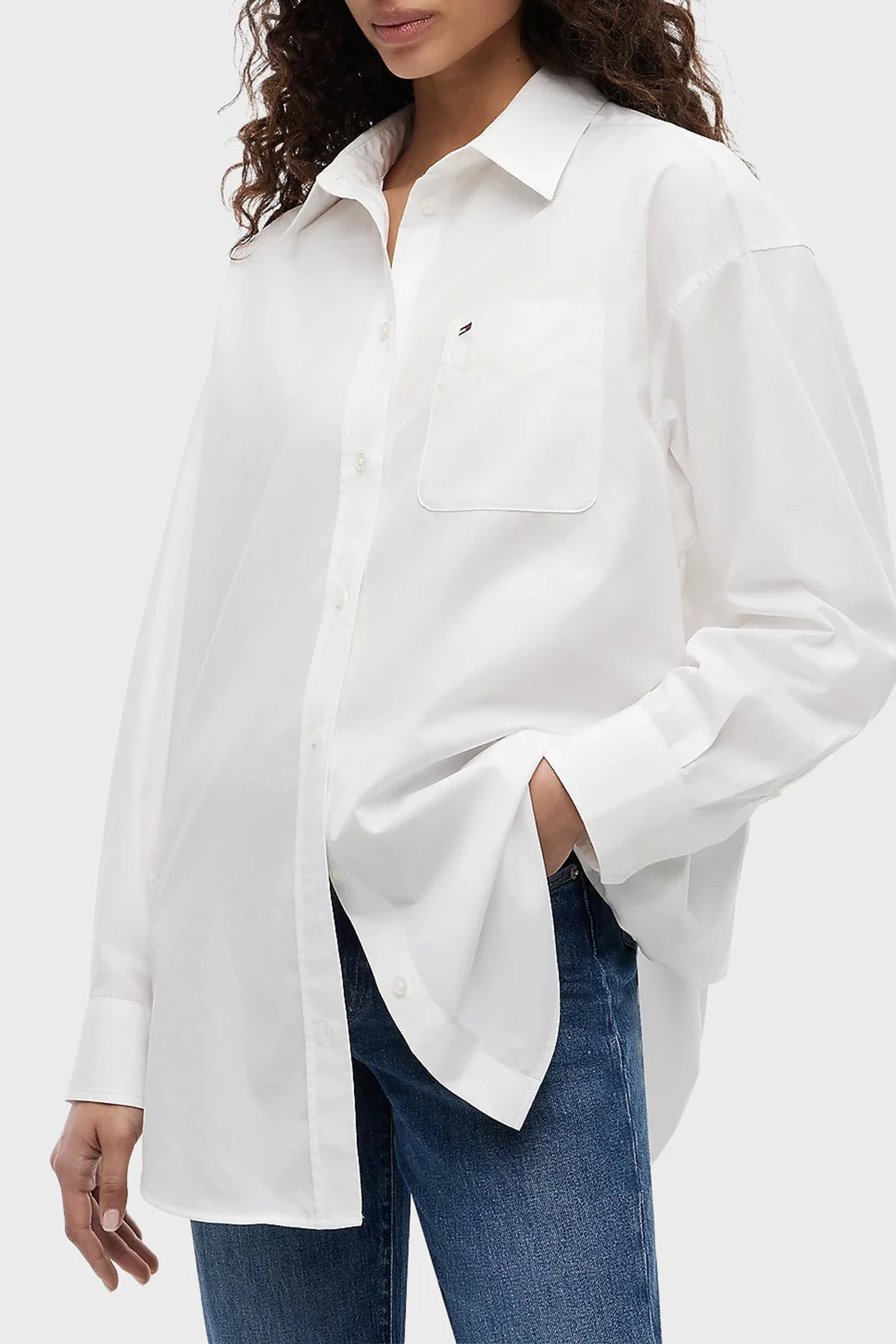 Tommy Jeans Pamuk Karışımlı Oversize Çizgili Poplin Kadın Gömlek DW0DW22936 YBL Beyaz - 1
