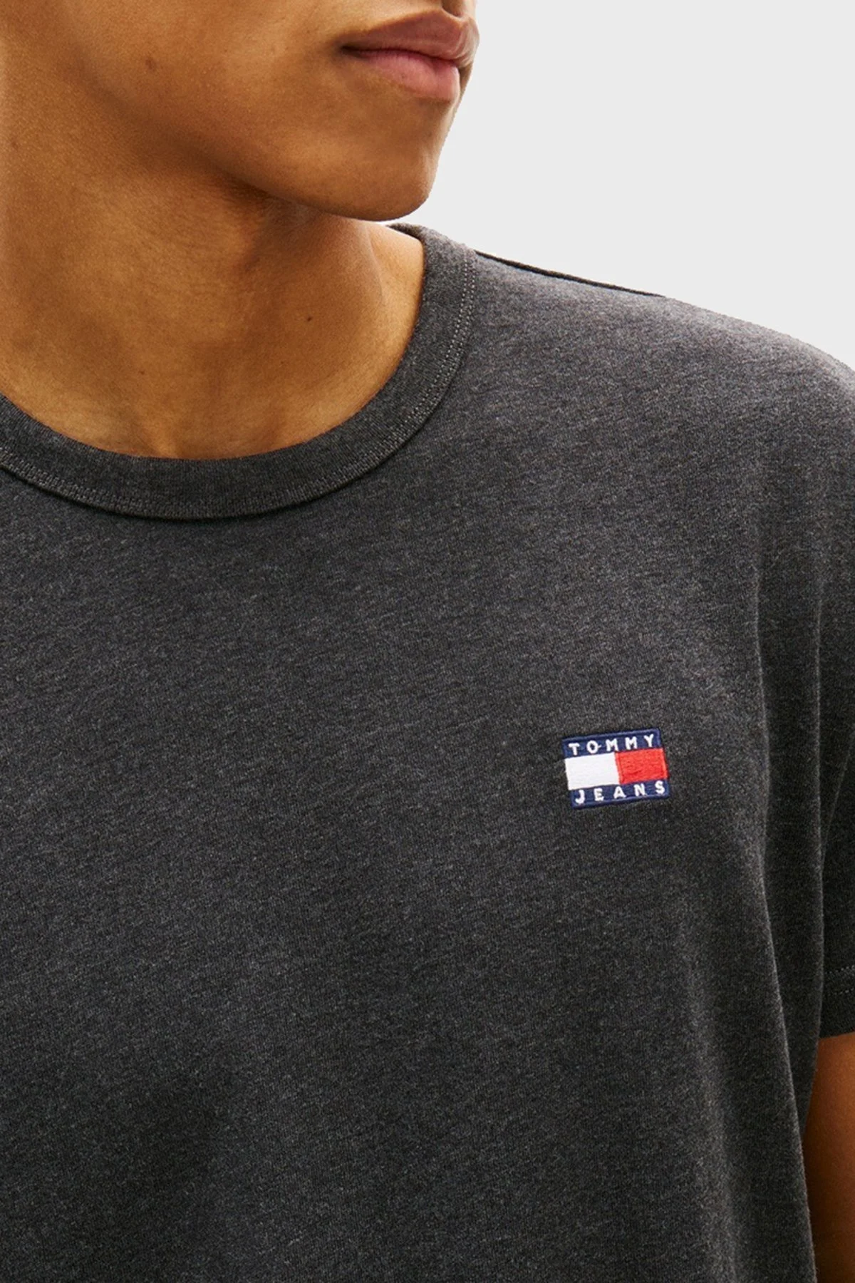 Tommy Jeans Pamuk Karışımlı Regular Fit Bisiklet Yaka Erkek T Shirt DM0DM22667 BDS SİYAH - 4