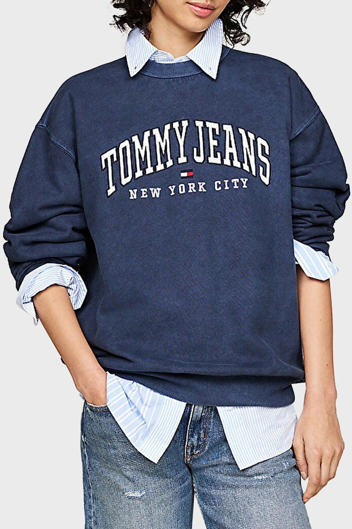 Tommy Jeans Pamuk Karışımlı Regular Fit Bisiklet Yaka Logolu Bayan Sweat DW0DW19824 C1G LACİVERT - 1
