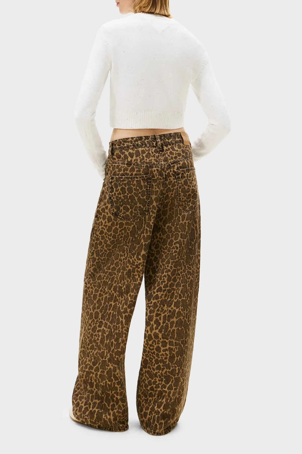 Tommy Jeans Pamuk Karışımlı Slim Fit Bisiklet Yaka Pul Detaylı Bayan Kazak DW0DW21690 YBH BEYAZ - 3