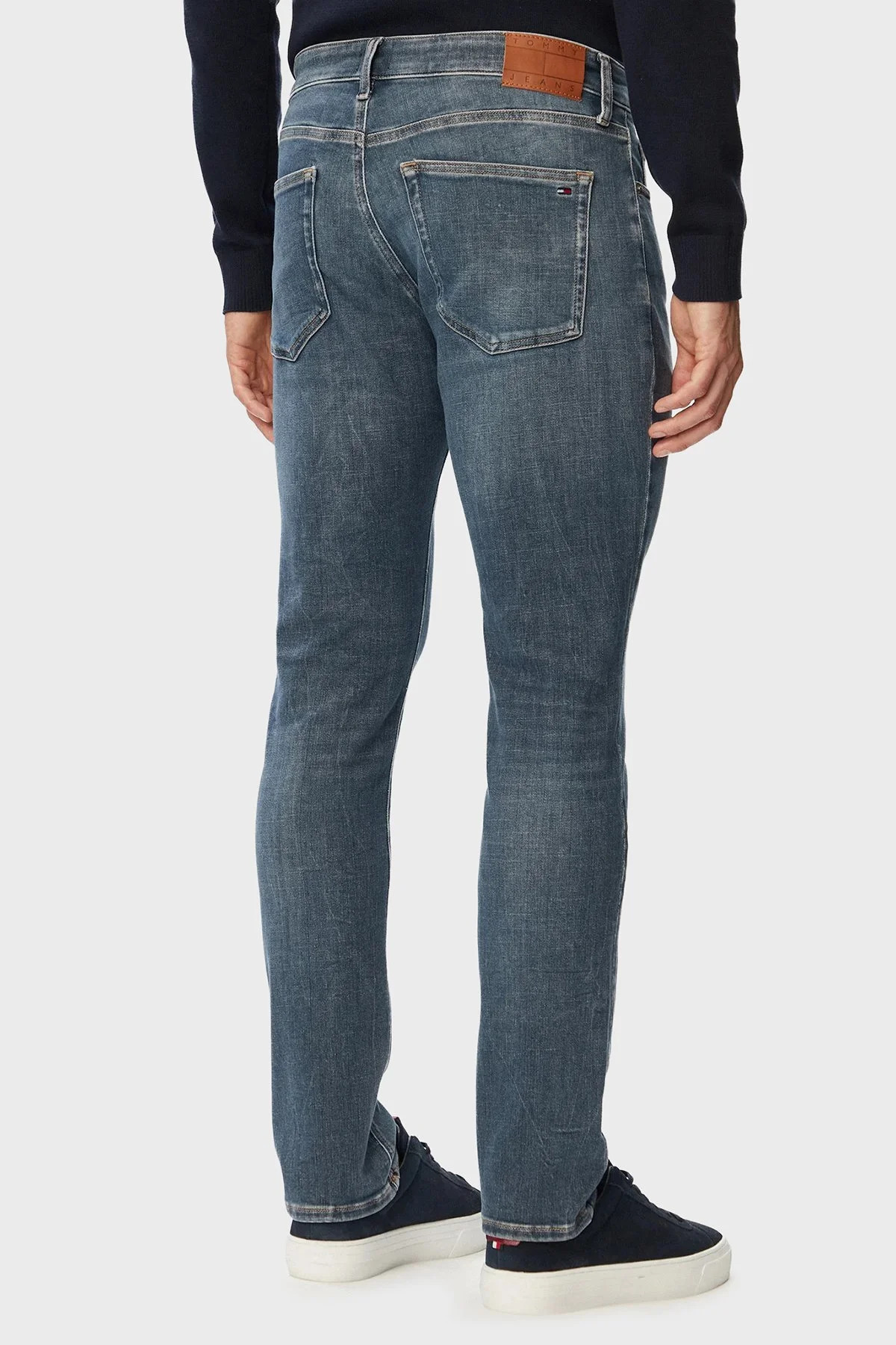 Tommy Jeans Pamuk Slim Fit Normal Bel Dar Paça Jean Erkek Kot Pantolon DM0DM23346 1DA Gri - 3