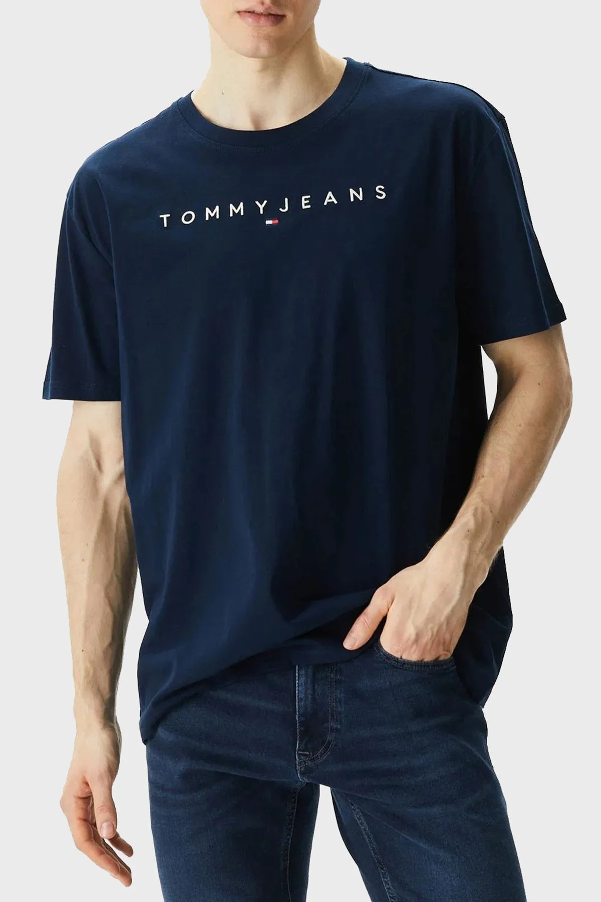 Tommy Jeans Pamuklu Bisiklet Yaka Erkek T Shirt DM0DM17993 C1G LACİVERT - 5