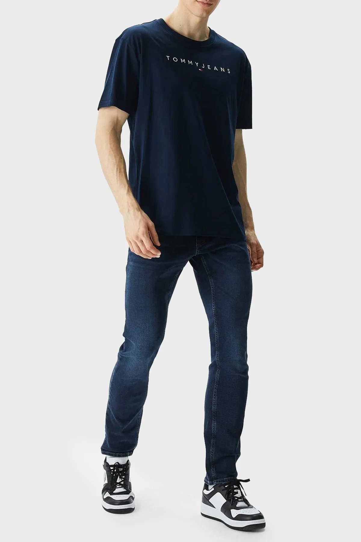 Tommy Jeans Pamuklu Bisiklet Yaka Erkek T Shirt DM0DM17993 C1G LACİVERT - 7