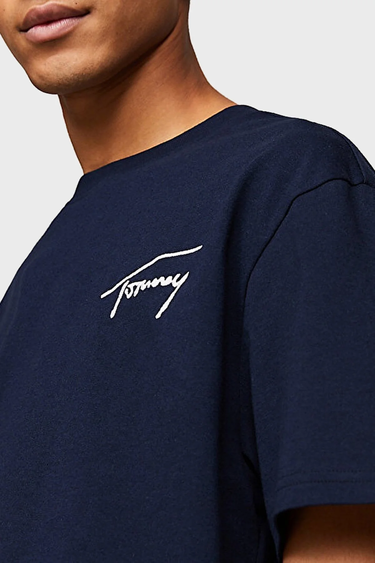 Tommy Jeans Pamuklu Bisiklet Yaka Regular Fit Erkek T Shirt DM0DM17994 C1G LACİVERT - 2