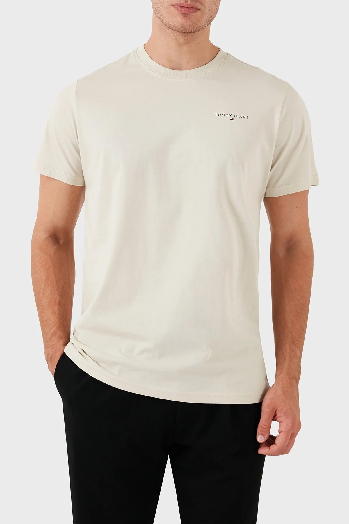 Tommy Jeans Pamuklu Bisiklet Yaka Slim Fit Erkek T Shirt DM0DM18555 ACG BEJ - 1