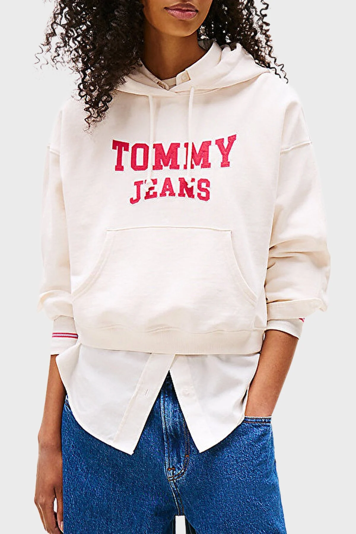 Tommy Jeans Pamuklu Boxy Fit Kapüşonlu Logolu Bayan Sweat DW0DW21598 YBH BEYAZ - 1