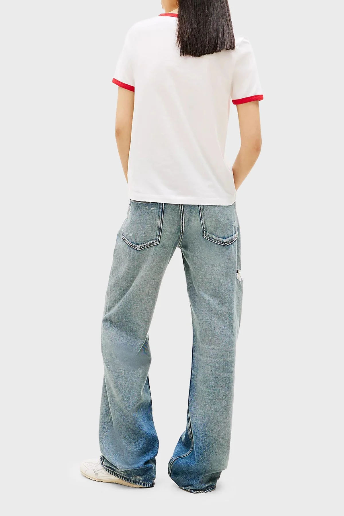 Tommy Jeans Pamuklu Logo Baskılı Regular Fit Bisiket Yaka Kadın T Shirt DW0DW22306 YBL BEYAZ - 3