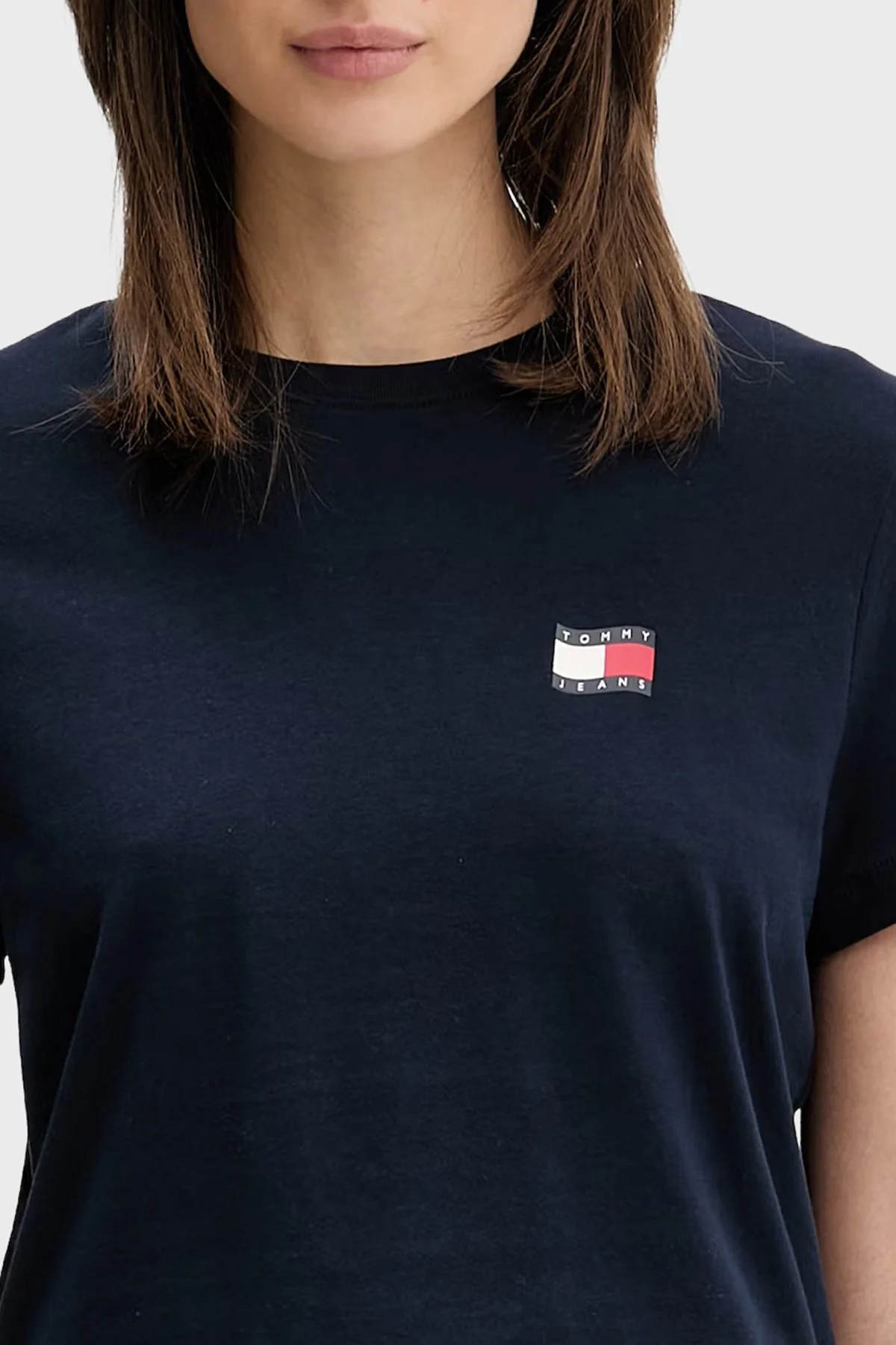 Tommy Jeans Pamuklu Logo Baskılı Regular Fit Bisiklet Yaka Kadın T Shirt DW0DW22274 C1G LACİVERT - 4