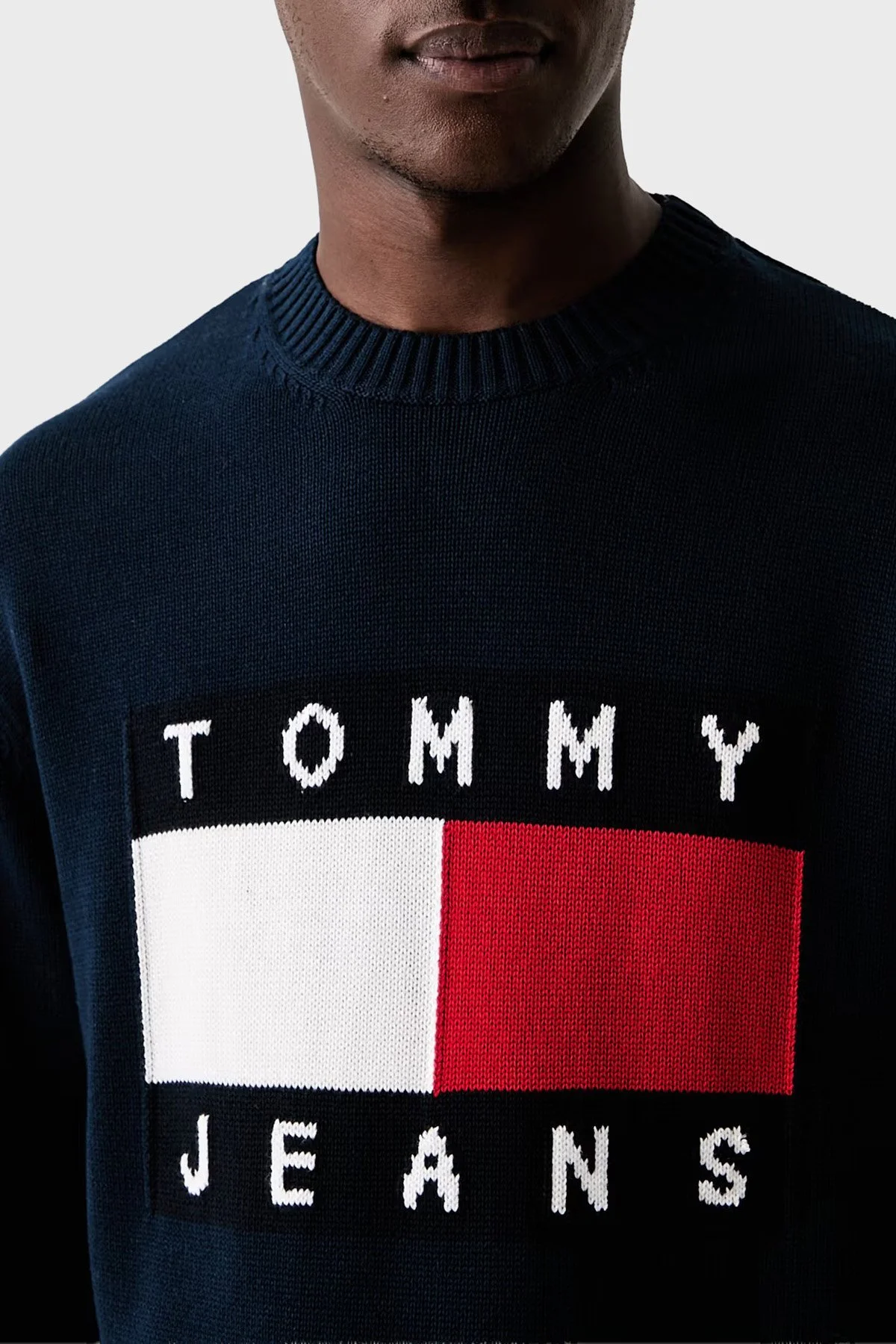 Tommy Jeans Pamuklu Logolu Regular Fit Erkek Kazak DM0DM23413 C1G Lacivert - 4