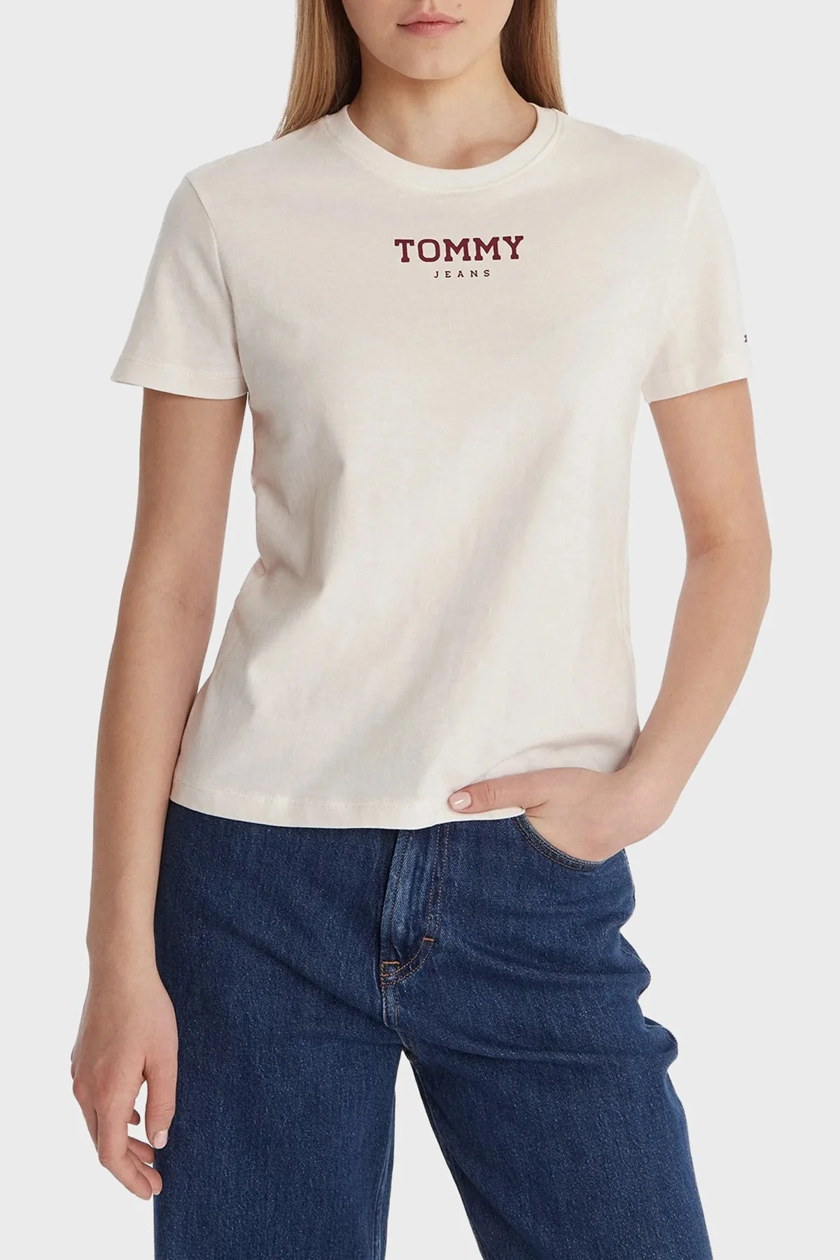 Tommy Jeans Pamuklu Regular Fit Bisiket Yaka Bayan T Shirt DW0DW21842 YBL BEYAZ - 1