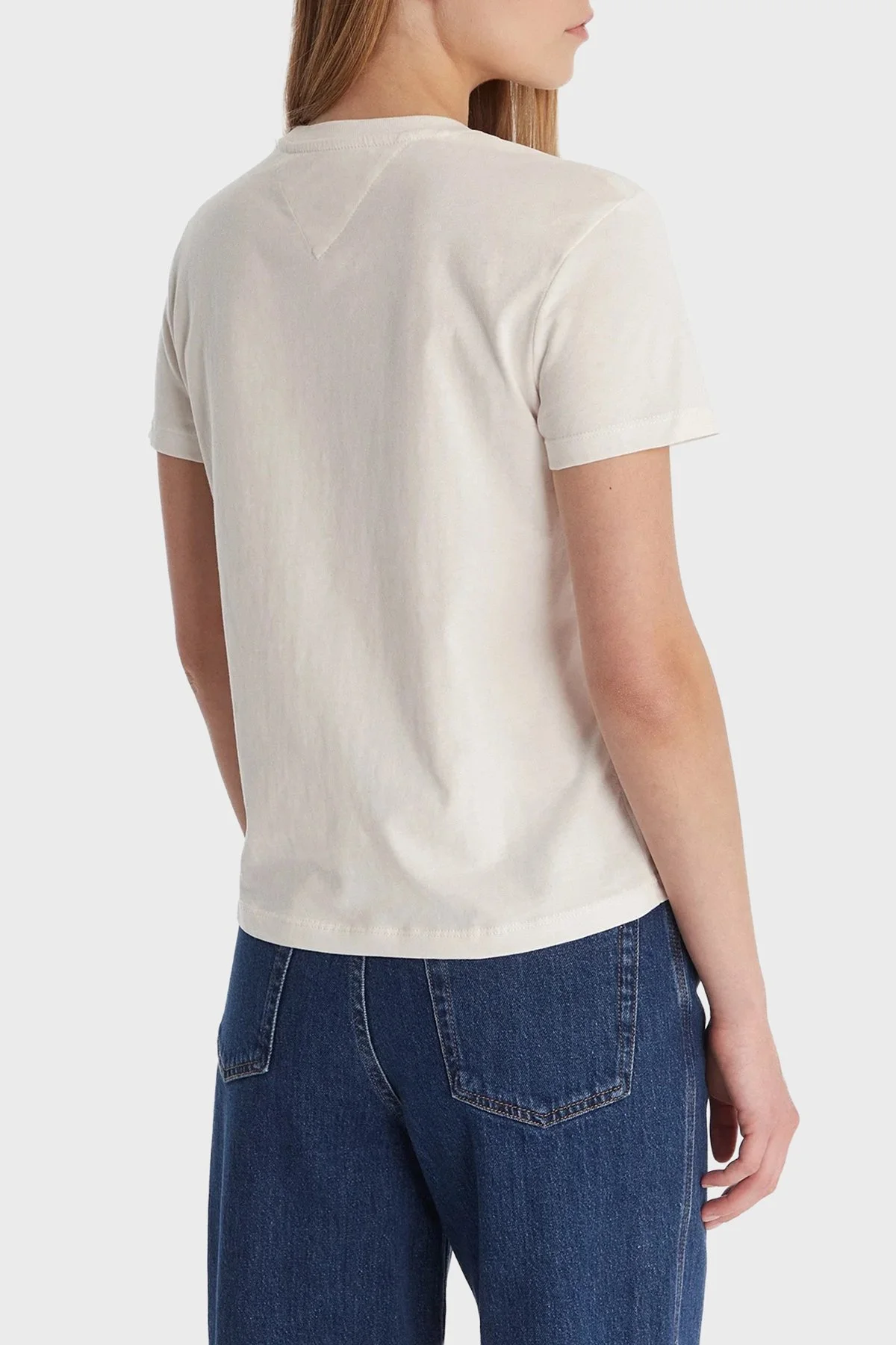 Tommy Jeans Pamuklu Regular Fit Bisiket Yaka Bayan T Shirt DW0DW21842 YBL BEYAZ - 3