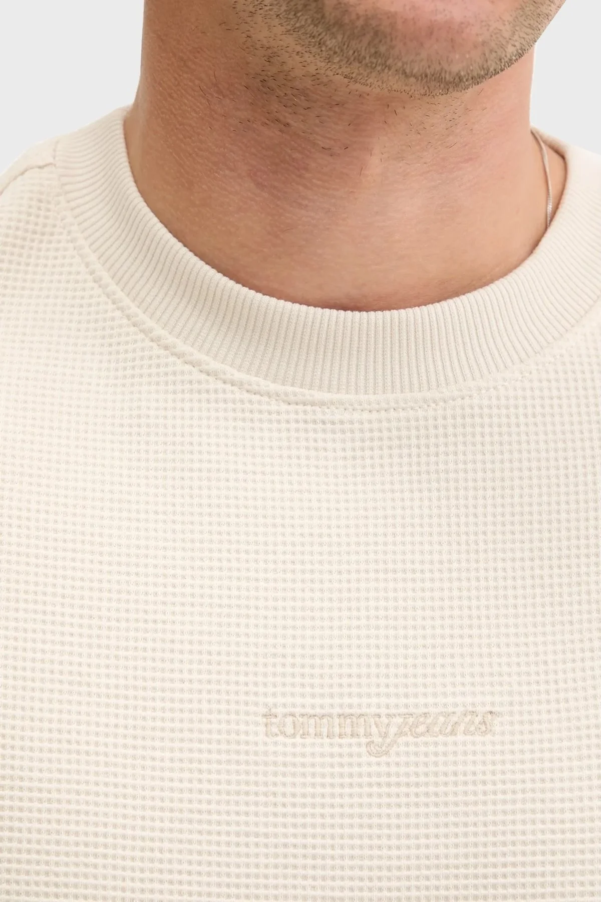 Tommy Jeans Pamuklu Regular Fit Bisiklet Yaka Erkek Sweat DM0DM21622 ACH KREM - 5