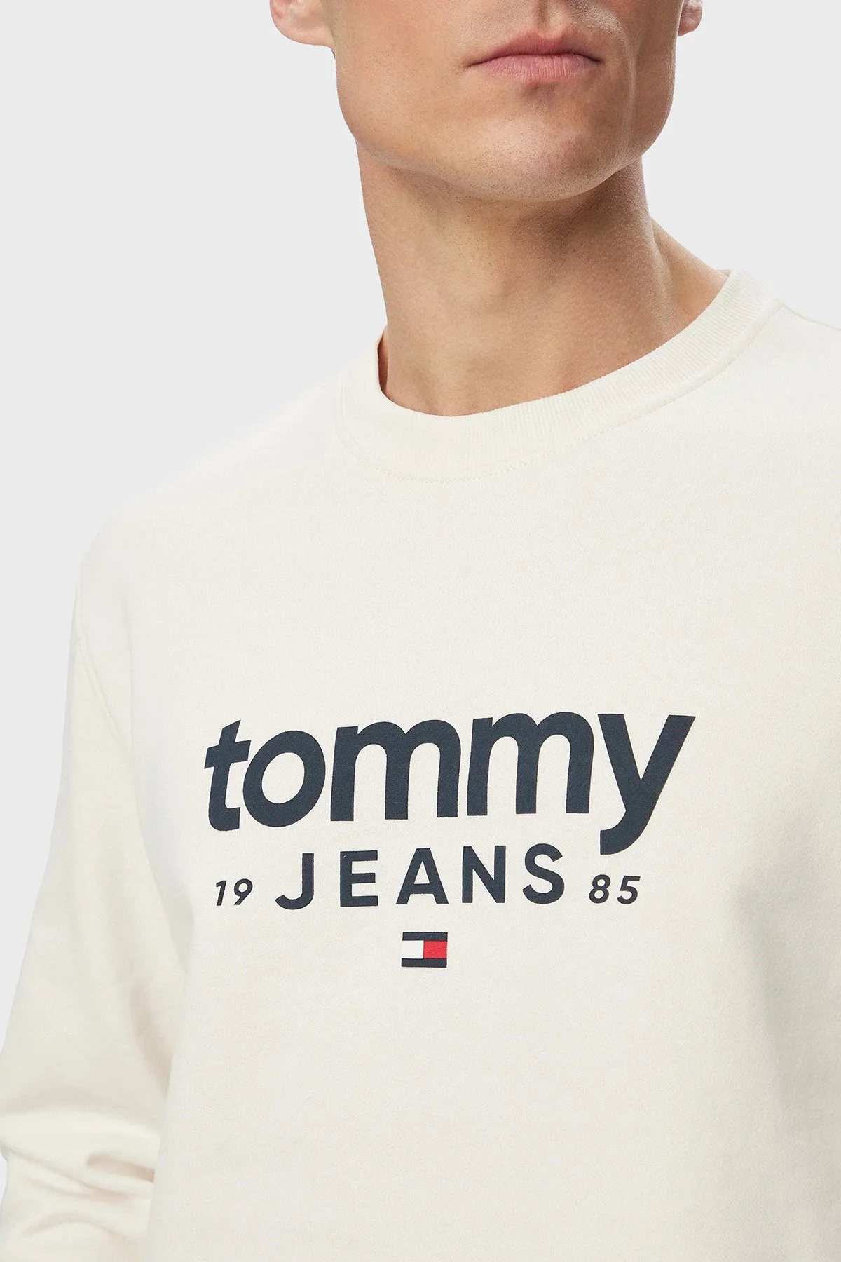 Tommy Jeans Pamuklu Regular Fit Bisiklet Yaka Erkek Sweat DM0DM23392 YBH Beyaz - 4