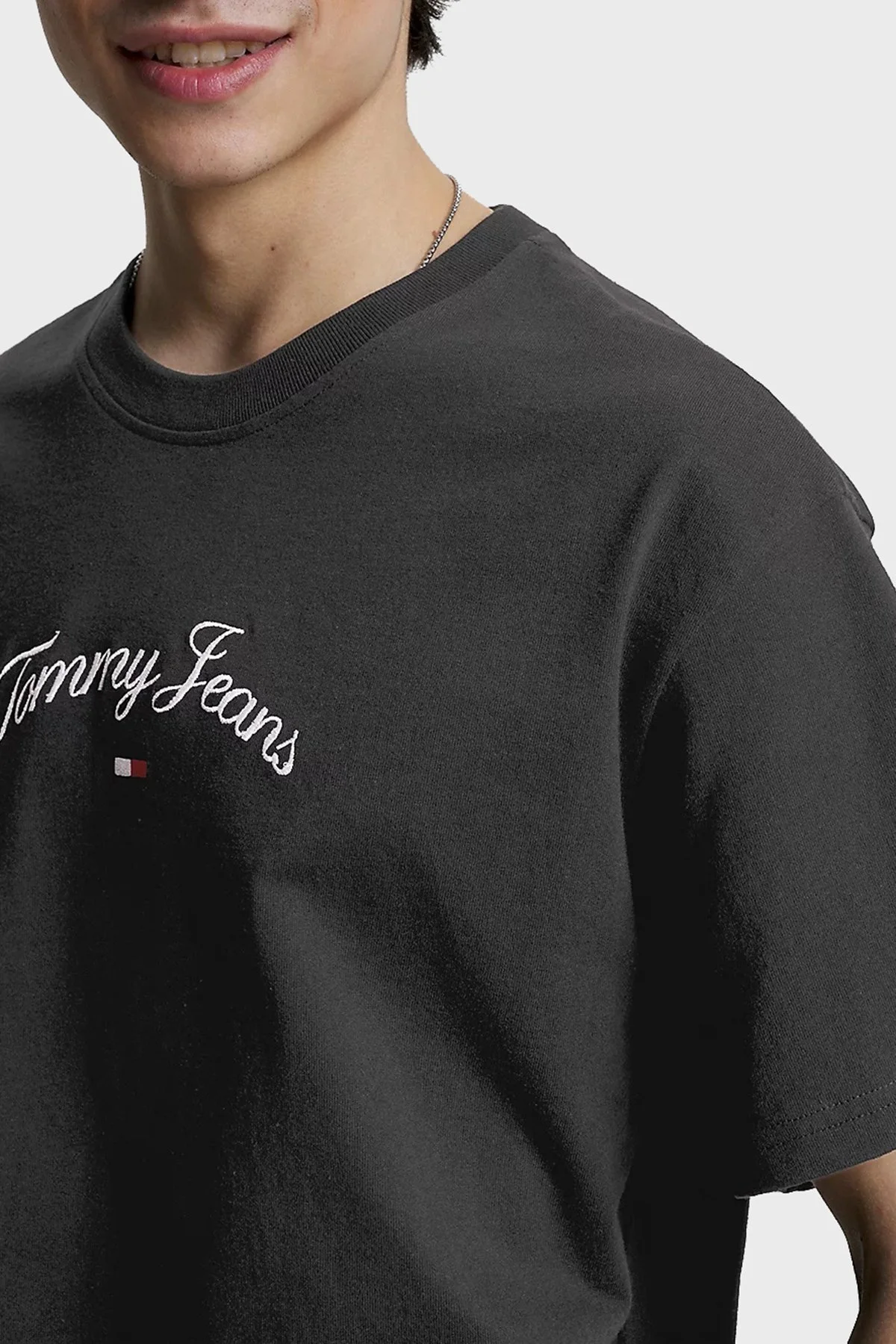 Tommy Jeans Pamuklu Regular Fit Bisiklet Yaka Erkek T Shirt DM0DM16835 BDS SİYAH - 3