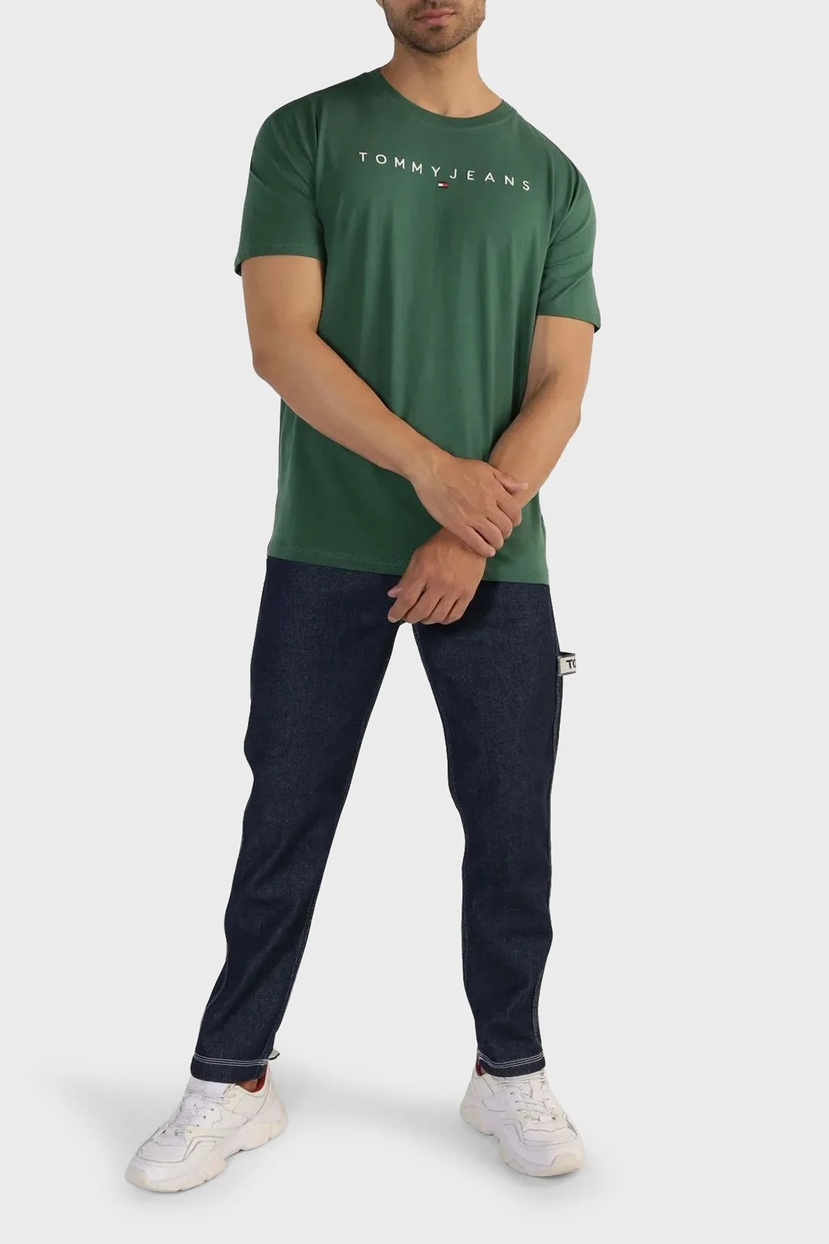 Tommy Jeans Pamuklu Regular Fit Bisiklet Yaka Erkek T Shirt DM0DM17993 L4L YEŞİL - 2