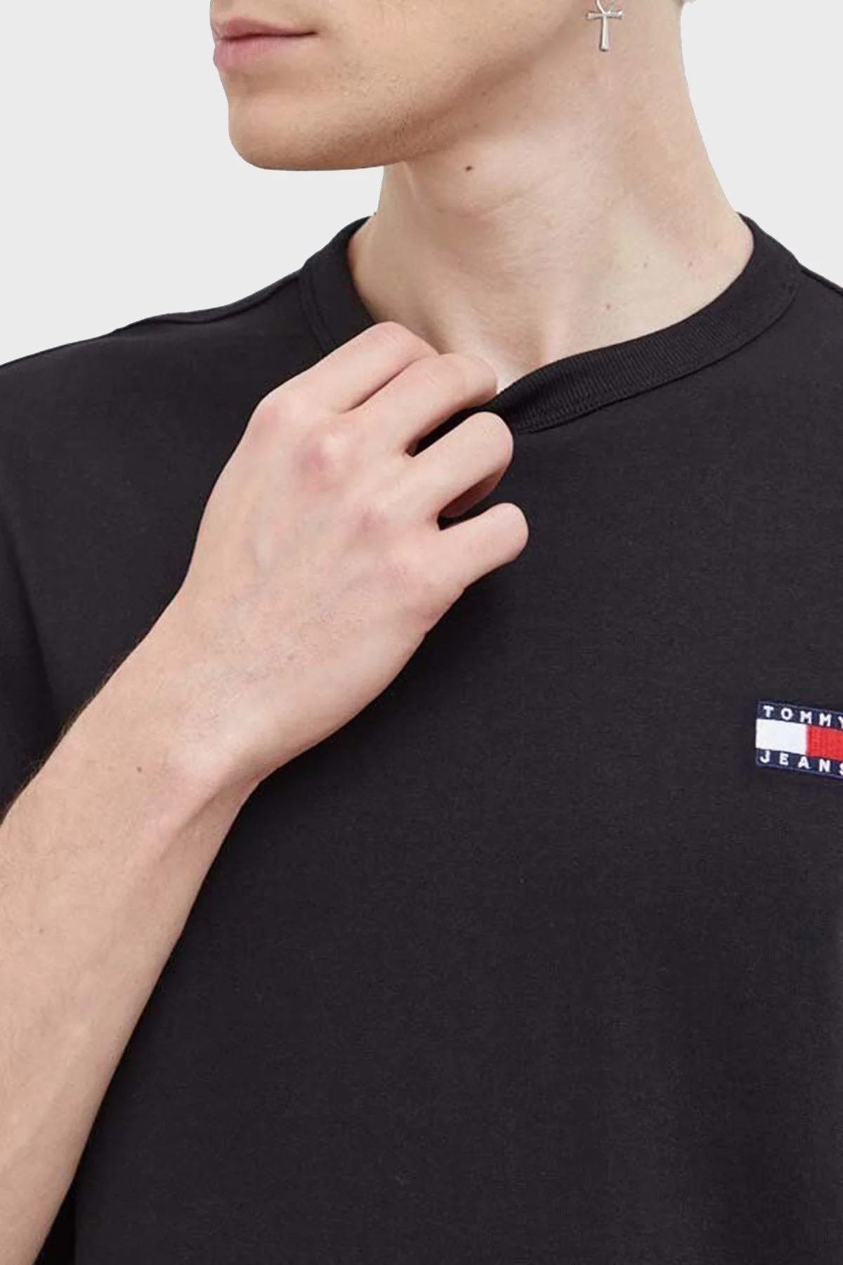 Tommy Jeans Pamuklu Regular Fit Bisiklet Yaka Erkek T Shirt DM0DM17995 BDS SİYAH - 4