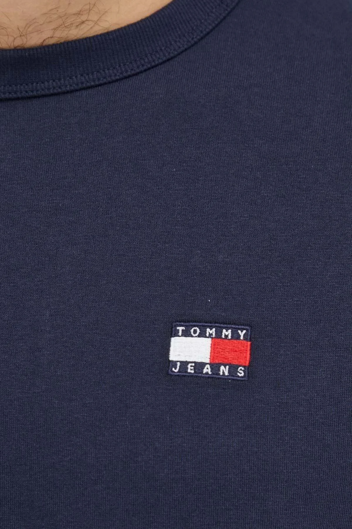 Tommy Jeans Pamuklu Regular Fit Bisiklet Yaka Erkek T Shirt DM0DM17995 C1G LACİVERT - 8