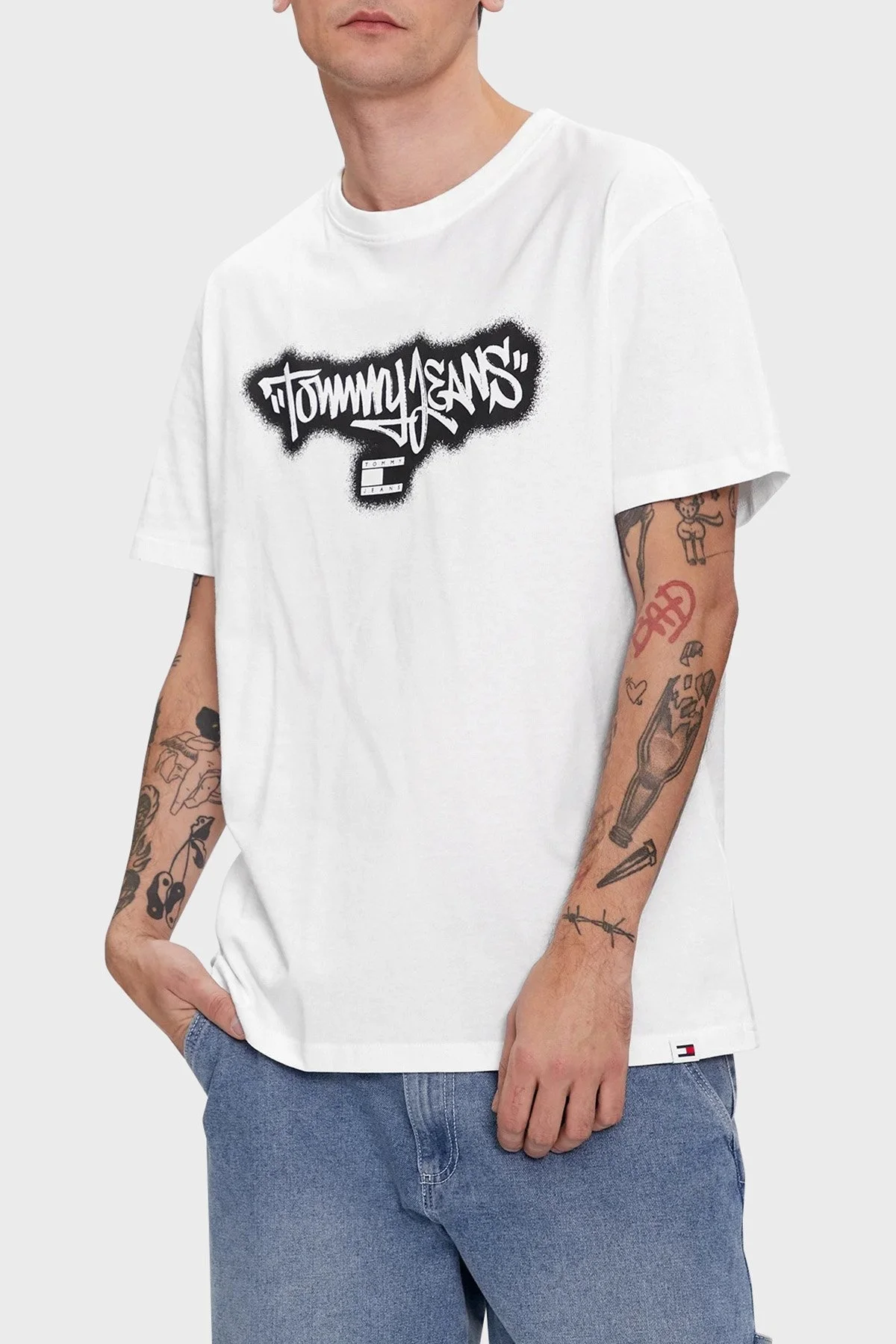 Tommy Jeans Pamuklu Regular Fit Bisiklet Yaka Erkek T Shirt DM0DM18272 YBR BEYAZ - 1